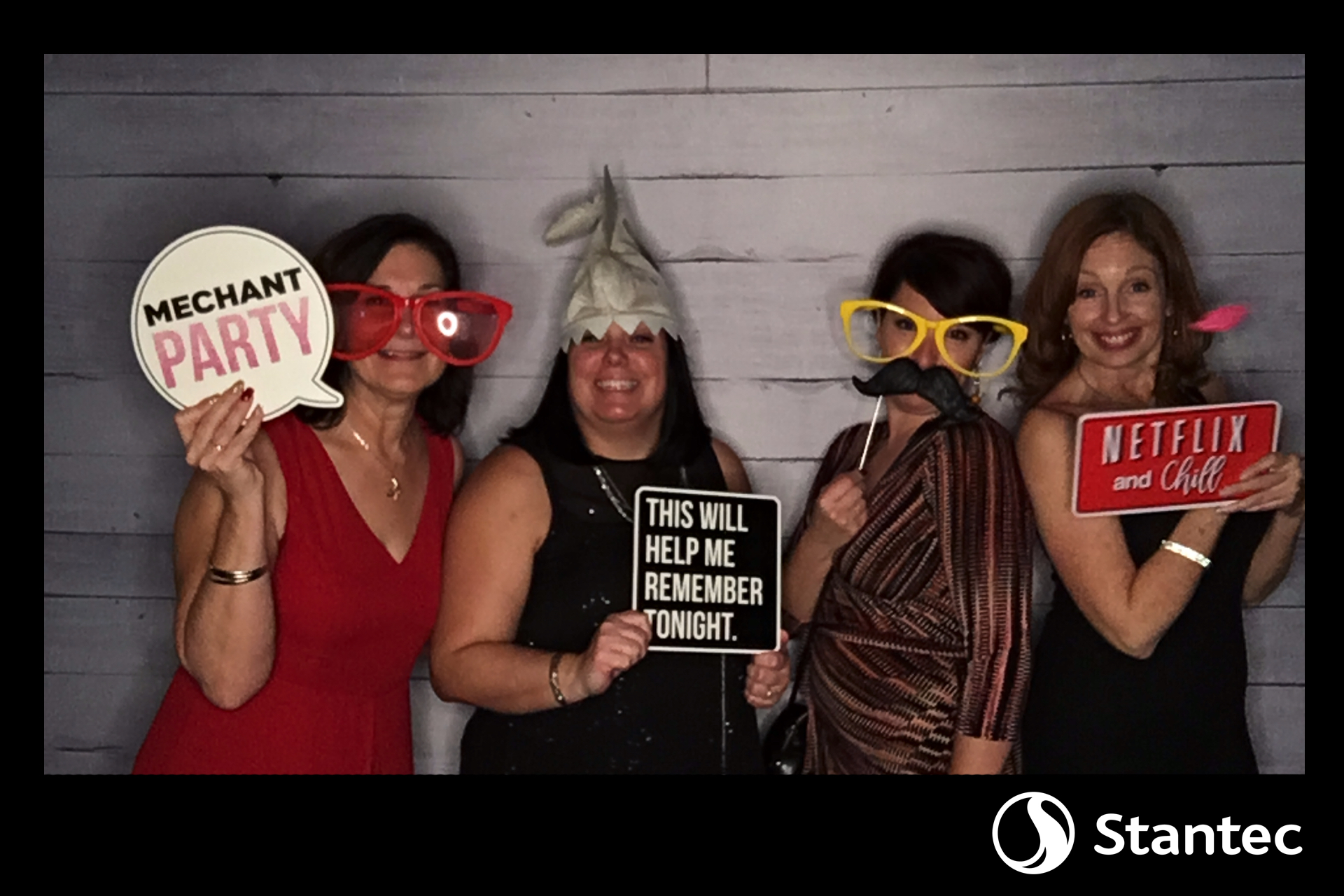 Party de Noël - Stantec | View more photos from the event at album.pbooth.red/u/Photobooth-RED/Party-de-Noël-Stantec
