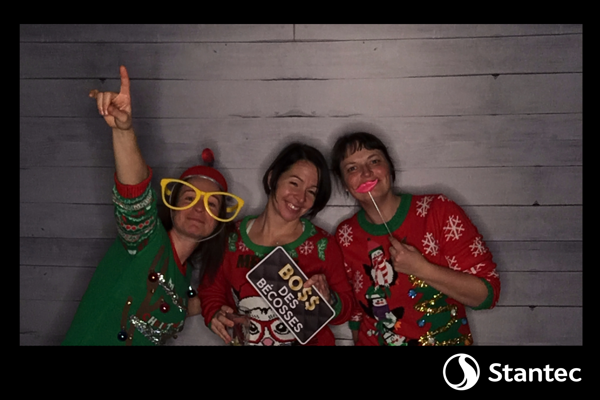 Party de Noël - Stantec | View more photos from the event at album.pbooth.red/u/Photobooth-RED/Party-de-Noël-Stantec