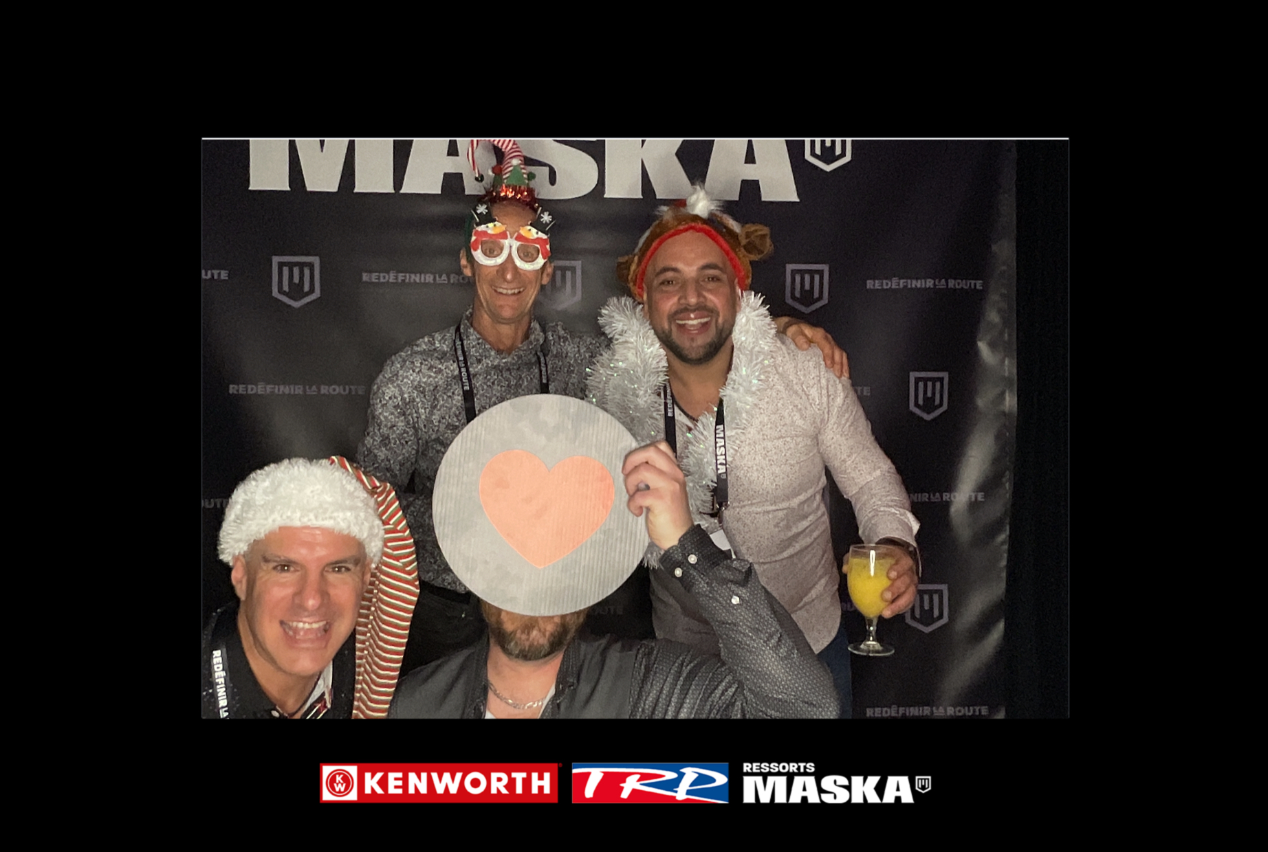 Party de Noël 2023 - Maska | View more photos from the event at album.pbooth.red/u/Photobooth-RED/Party-de-Noël-2023-Maska