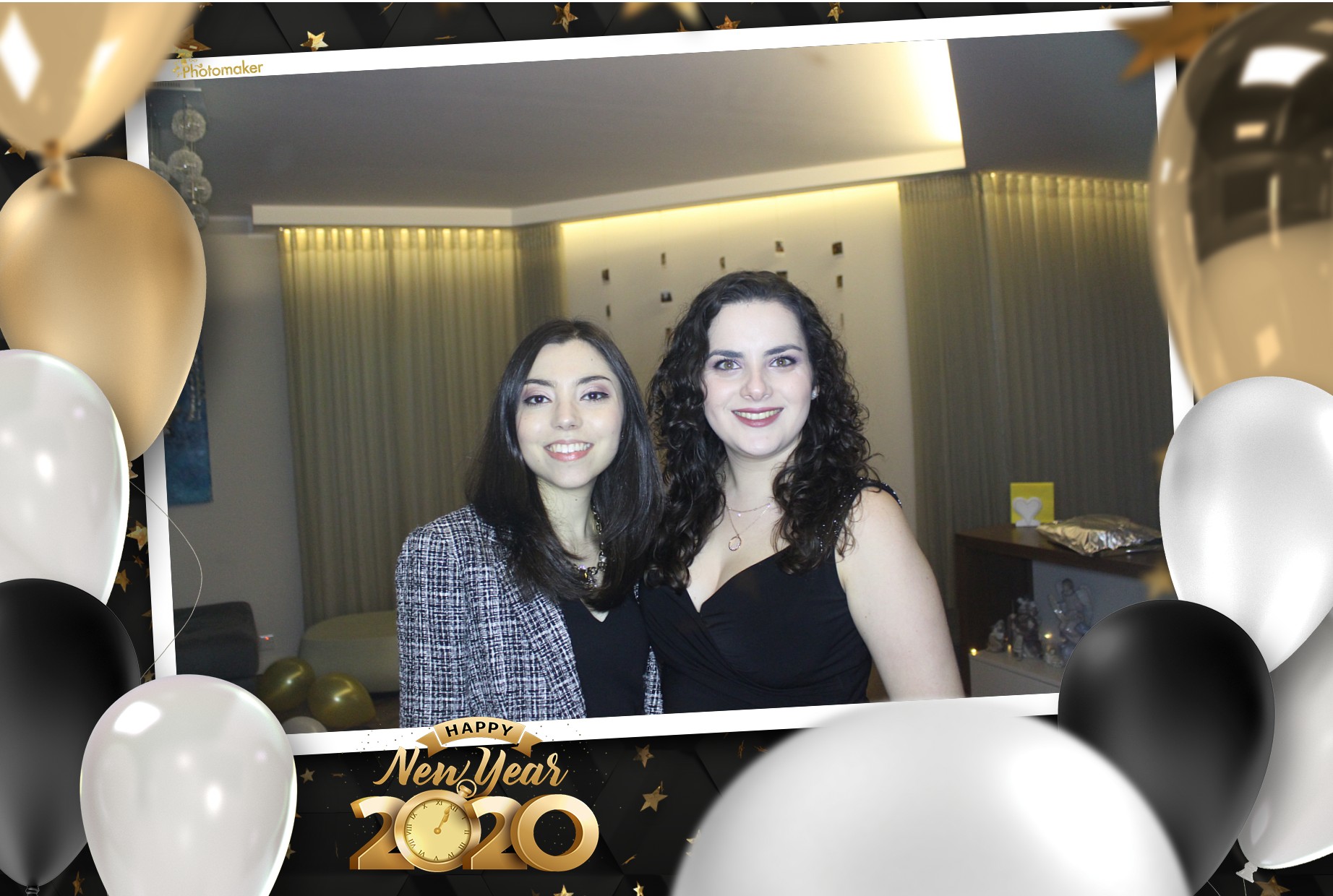 JJs NYE party | View more photos from the event at gallery.photomakerphotobooth.com.mt/u/PhotomakerMalta/JJs-NYE-party