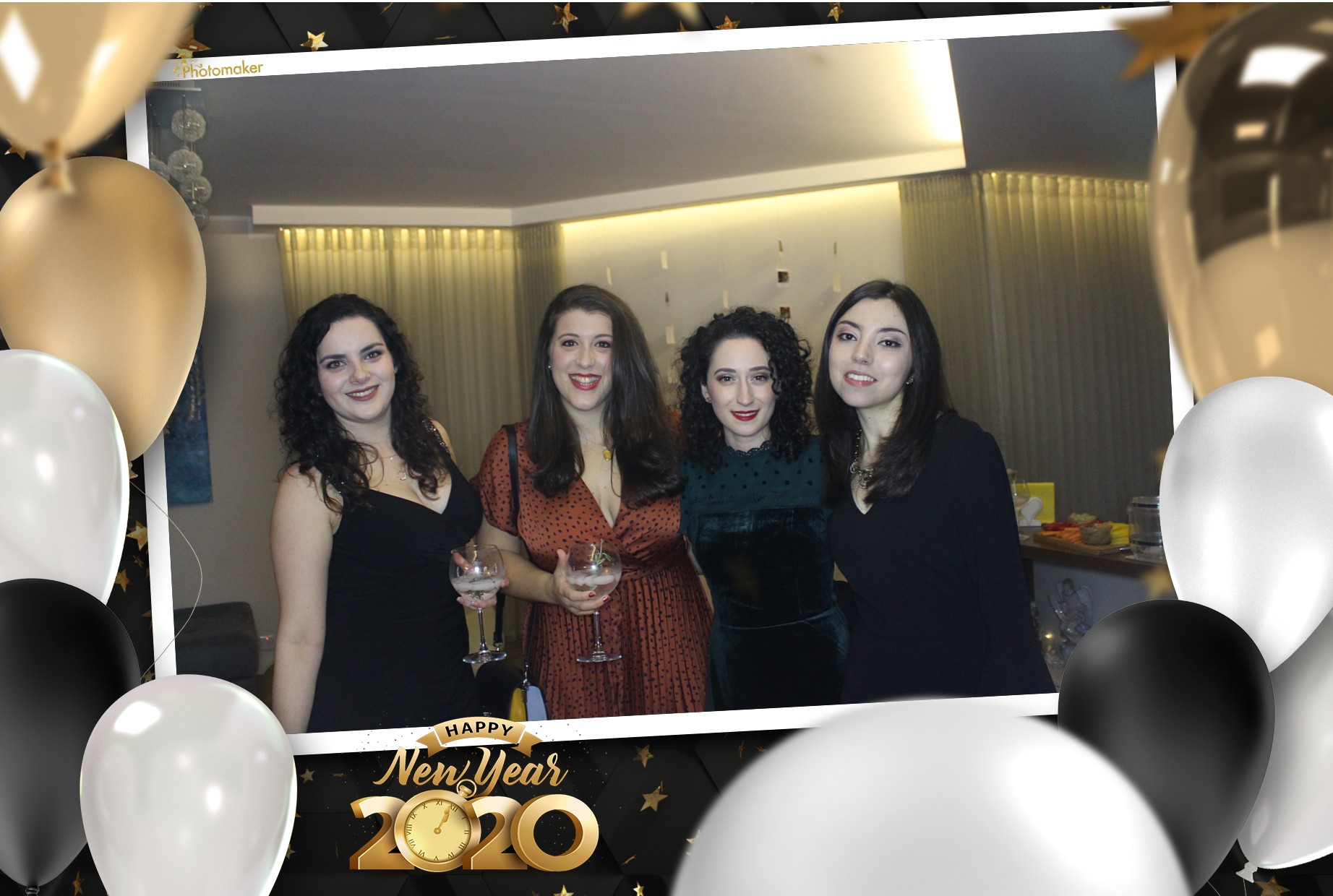 JJs NYE party | View more photos from the event at gallery.photomakerphotobooth.com.mt/u/PhotomakerMalta/JJs-NYE-party
