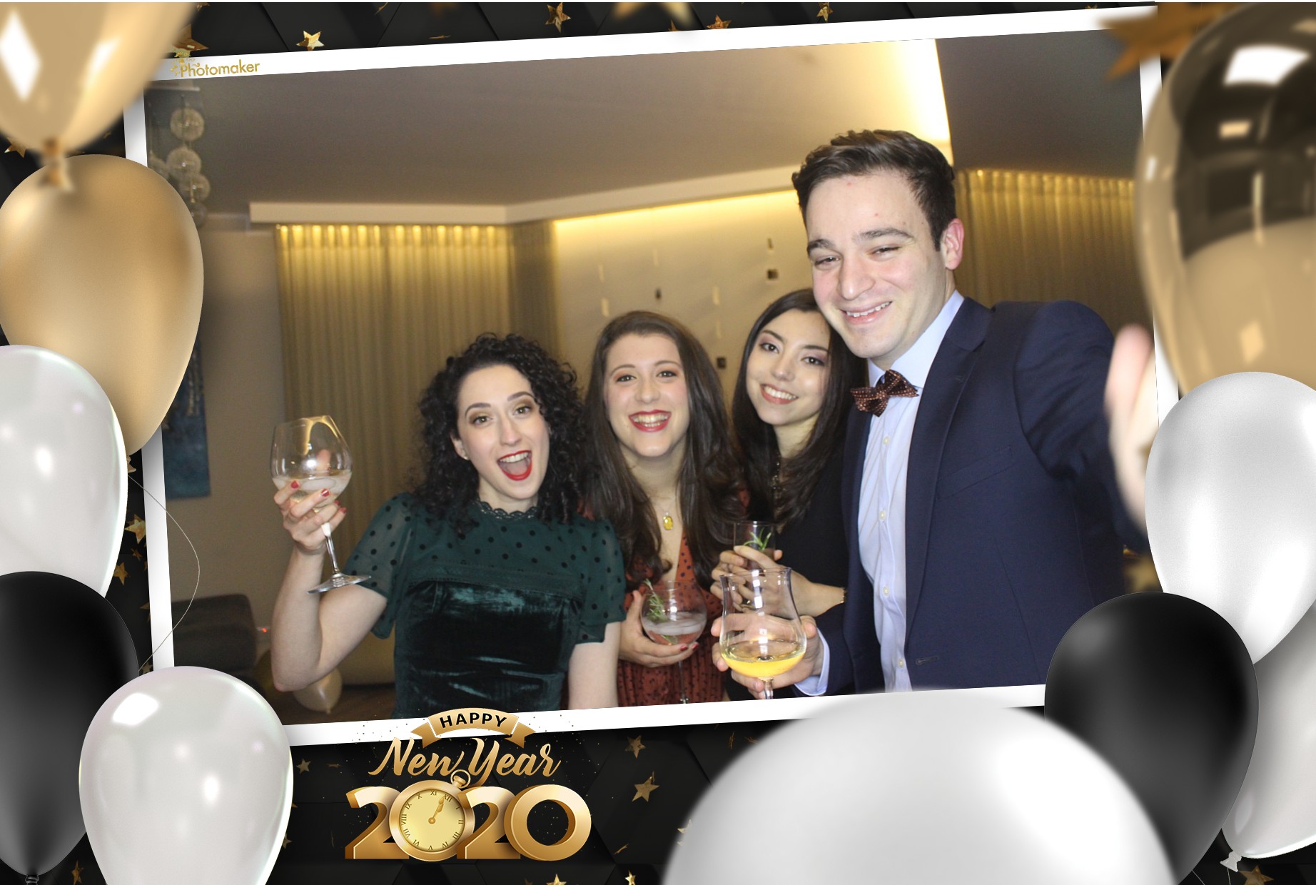 JJs NYE party | View more photos from the event at gallery.photomakerphotobooth.com.mt/u/PhotomakerMalta/JJs-NYE-party