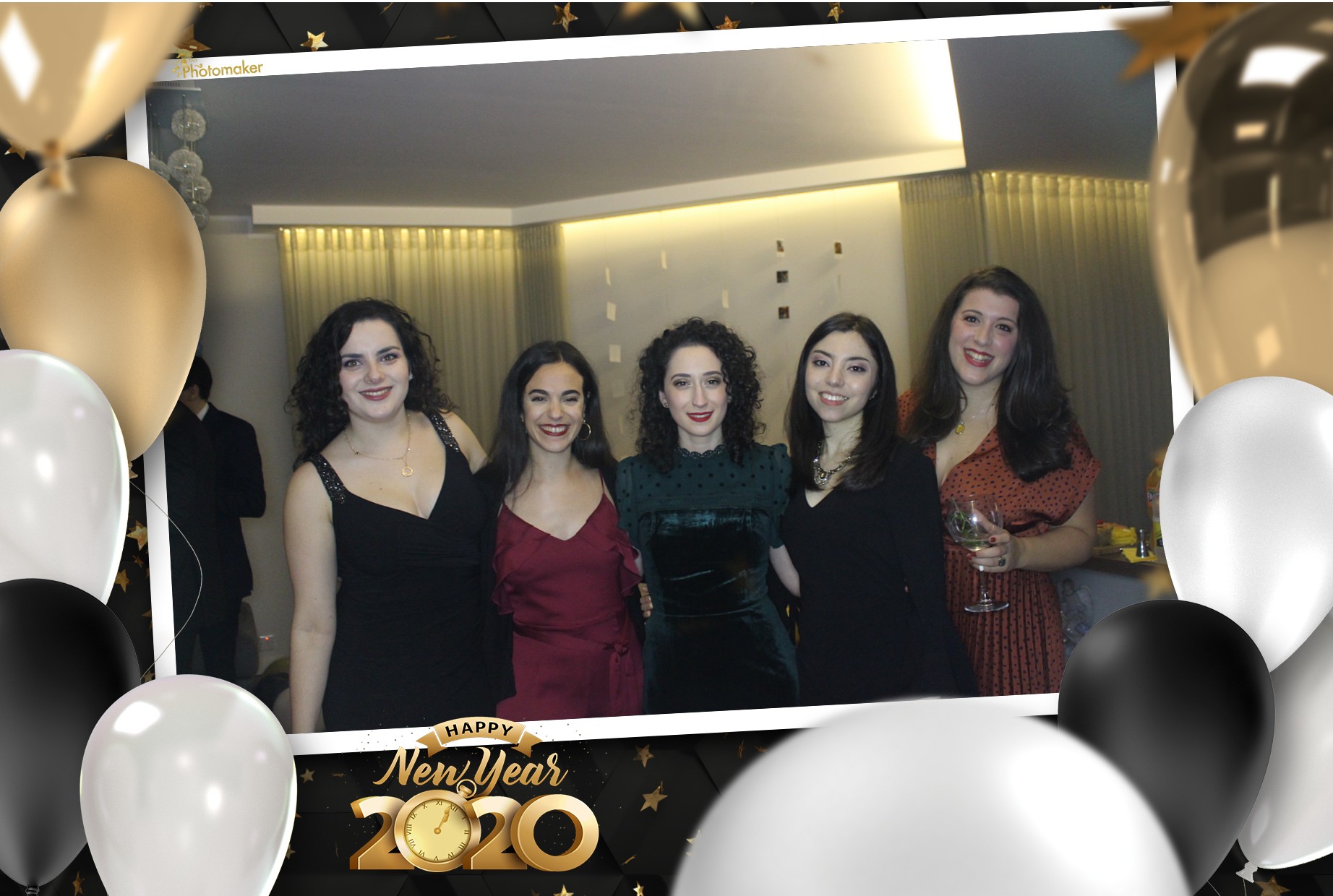 JJs NYE party | View more photos from the event at gallery.photomakerphotobooth.com.mt/u/PhotomakerMalta/JJs-NYE-party