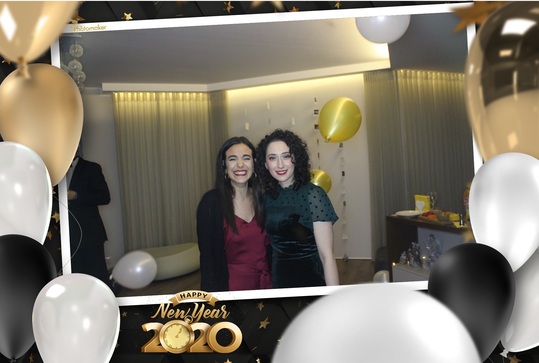 JJs NYE party | View more photos from the event at gallery.photomakerphotobooth.com.mt/u/PhotomakerMalta/JJs-NYE-party