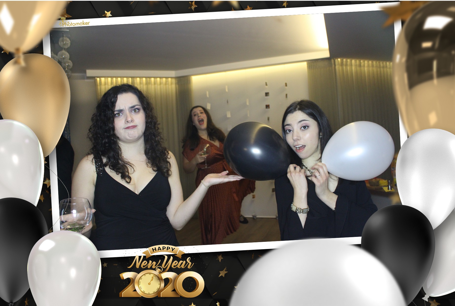 JJs NYE party | View more photos from the event at gallery.photomakerphotobooth.com.mt/u/PhotomakerMalta/JJs-NYE-party