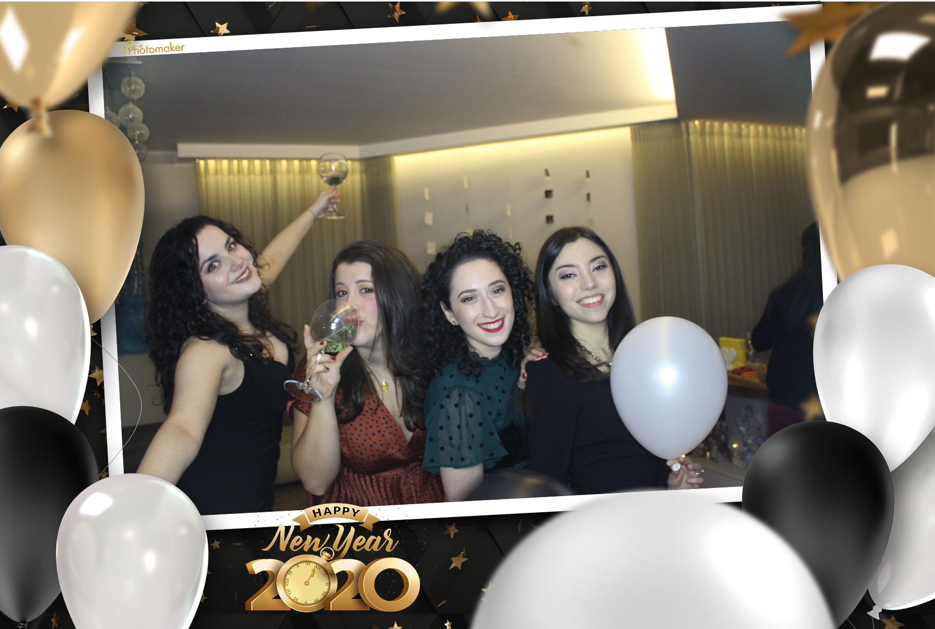 JJs NYE party | View more photos from the event at gallery.photomakerphotobooth.com.mt/u/PhotomakerMalta/JJs-NYE-party