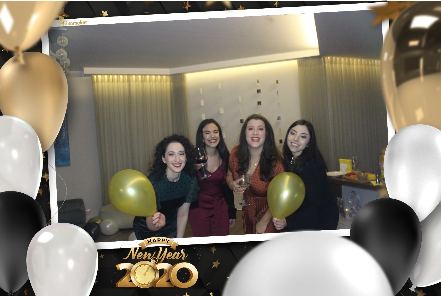 JJs NYE party | View more photos from the event at gallery.photomakerphotobooth.com.mt/u/PhotomakerMalta/JJs-NYE-party