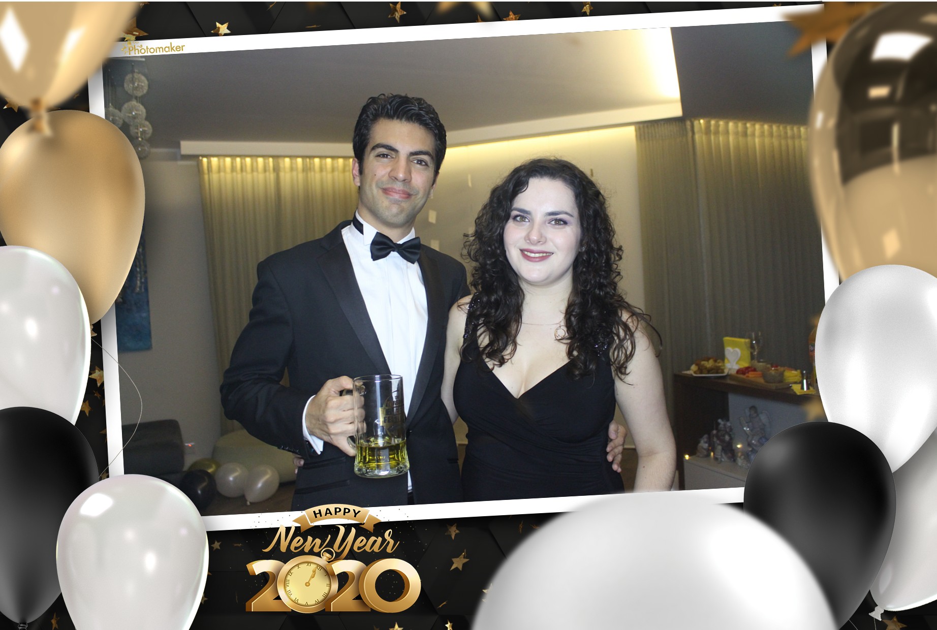 JJs NYE party | View more photos from the event at gallery.photomakerphotobooth.com.mt/u/PhotomakerMalta/JJs-NYE-party