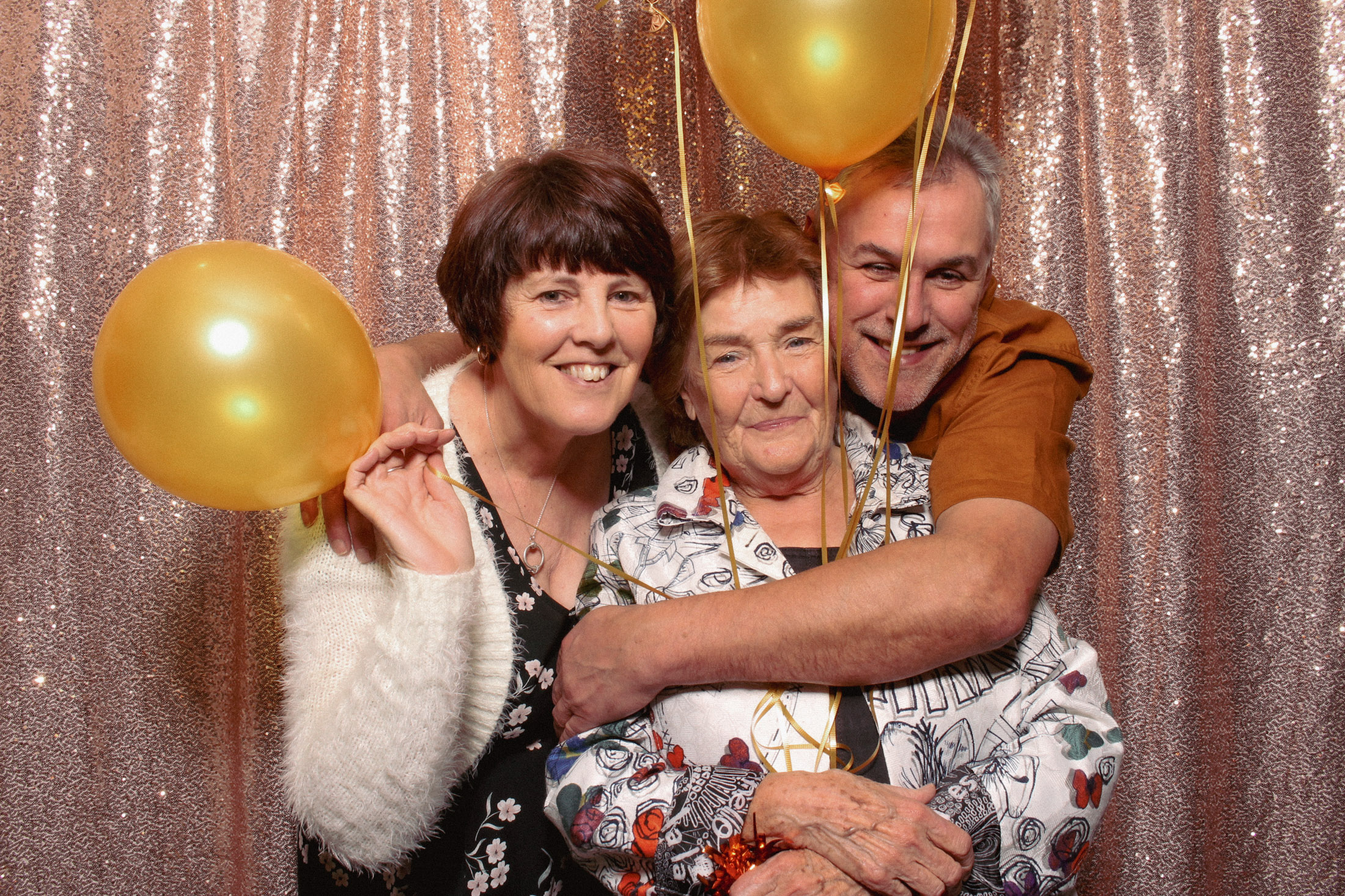 Nadine's 60th | View more photos from the event at gallery.picturematic.co/u/Picturematic/Nadines-60th