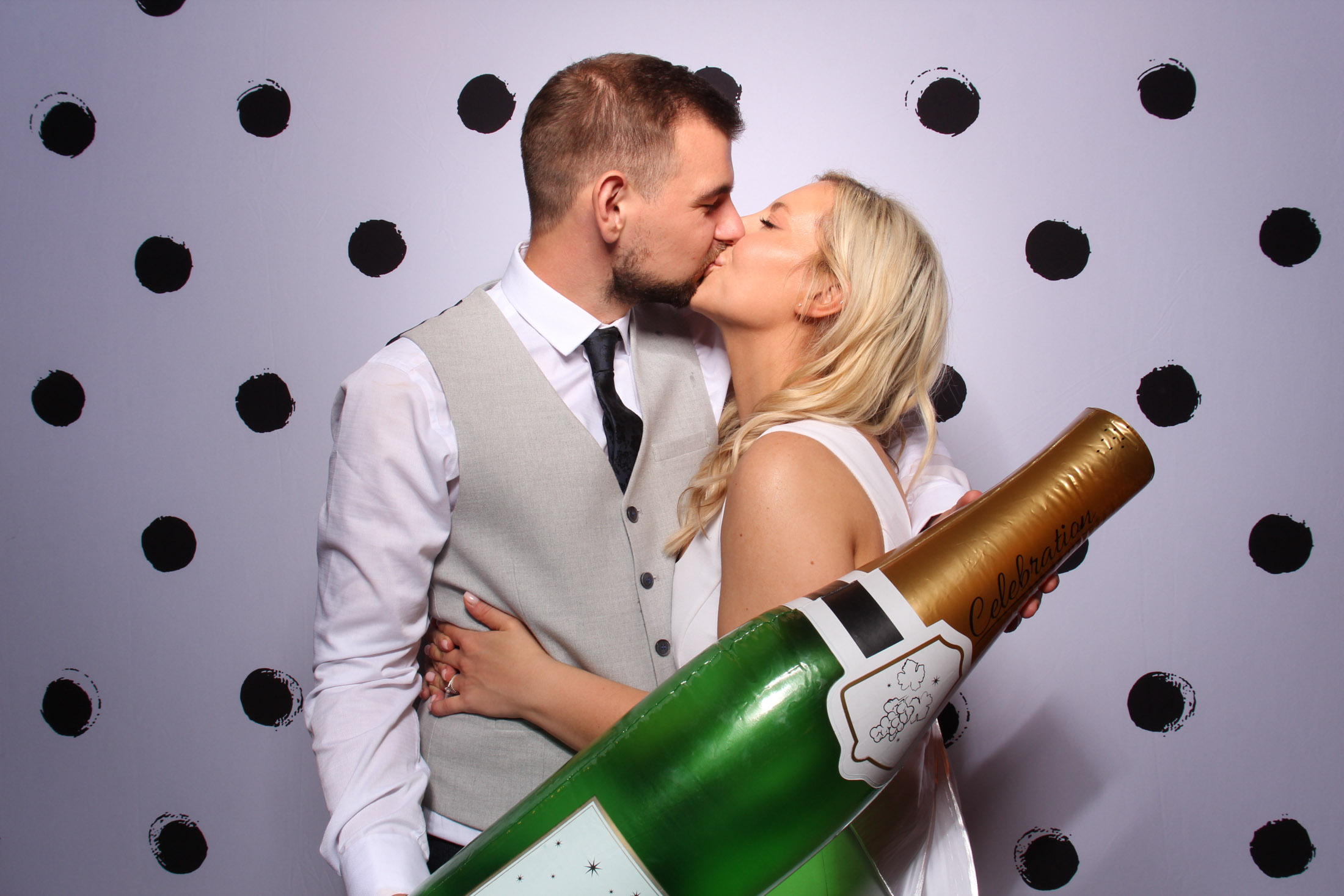Isabelle & Harry's Wedding | View more photos from the event at gallery.picturematic.co/u/Picturematic/Isabelle-Harrys-Wedding
