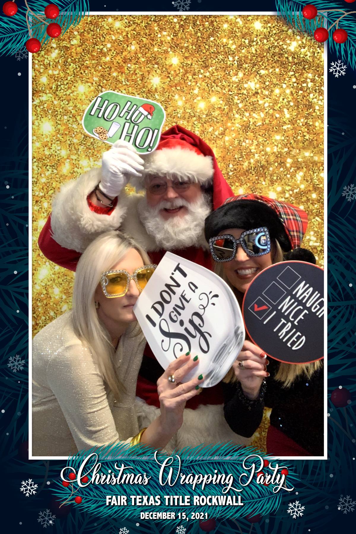 Christmas Wrapping Party | View more photos from the event at gallery.rckapturedmemories.com/u/RCKapturedMemories/Christmas-Wrapping-Party