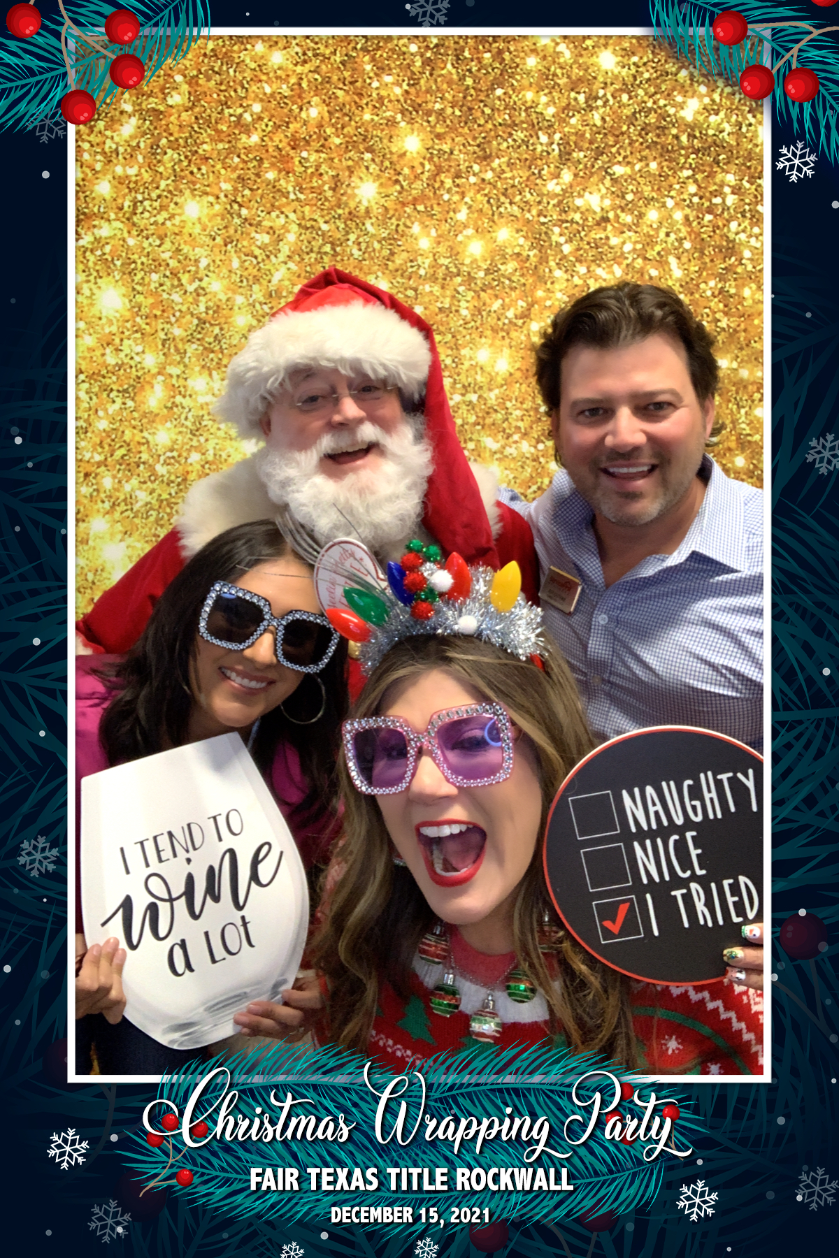 Christmas Wrapping Party | View more photos from the event at gallery.rckapturedmemories.com/u/RCKapturedMemories/Christmas-Wrapping-Party