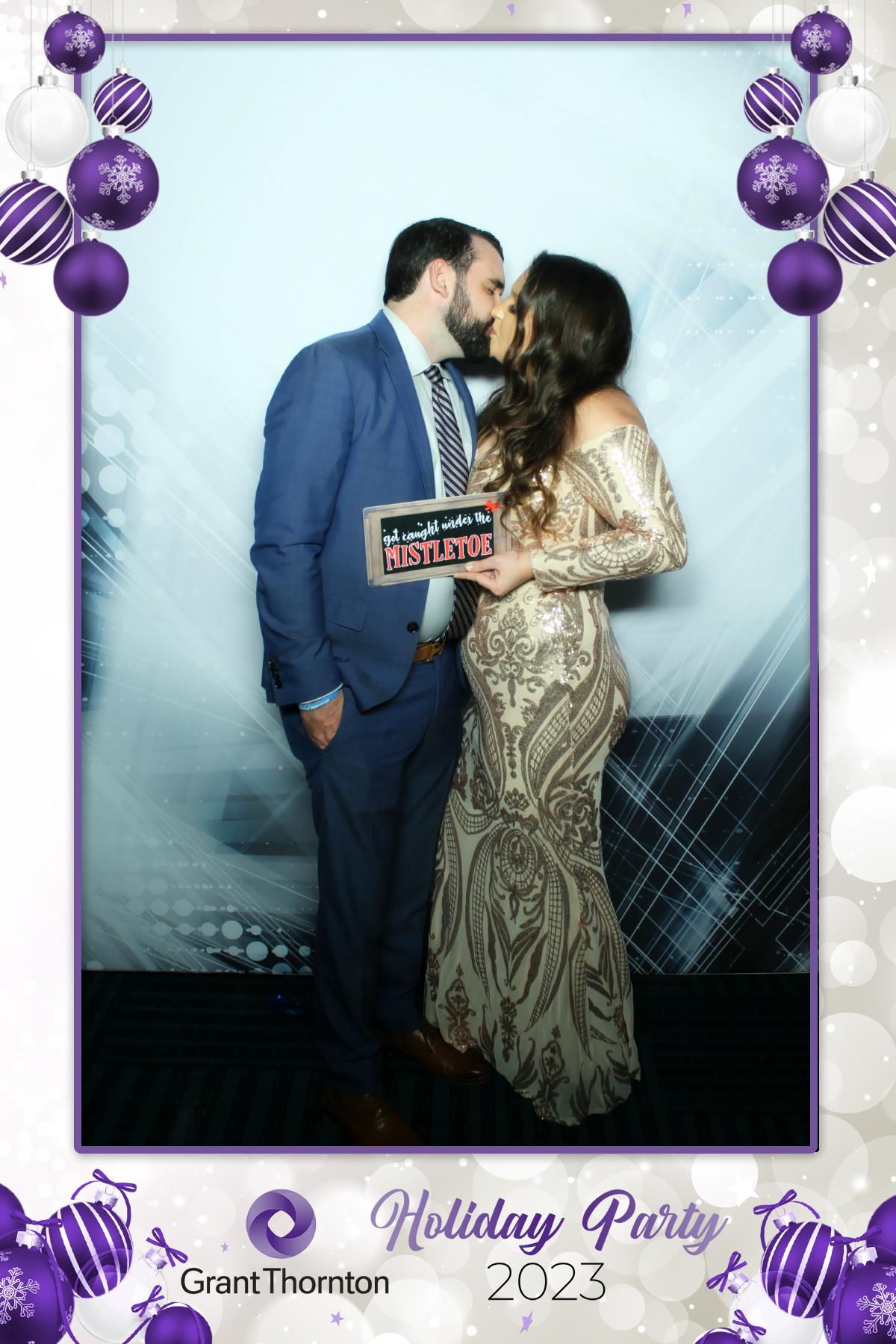 GRANT THORNTON HOLIDAY PARTY | View more photos from the event at gallery.rckapturedmemories.com/u/RCKapturedMemories/GRANT-THORNTON-HOLIDAY-PARTY