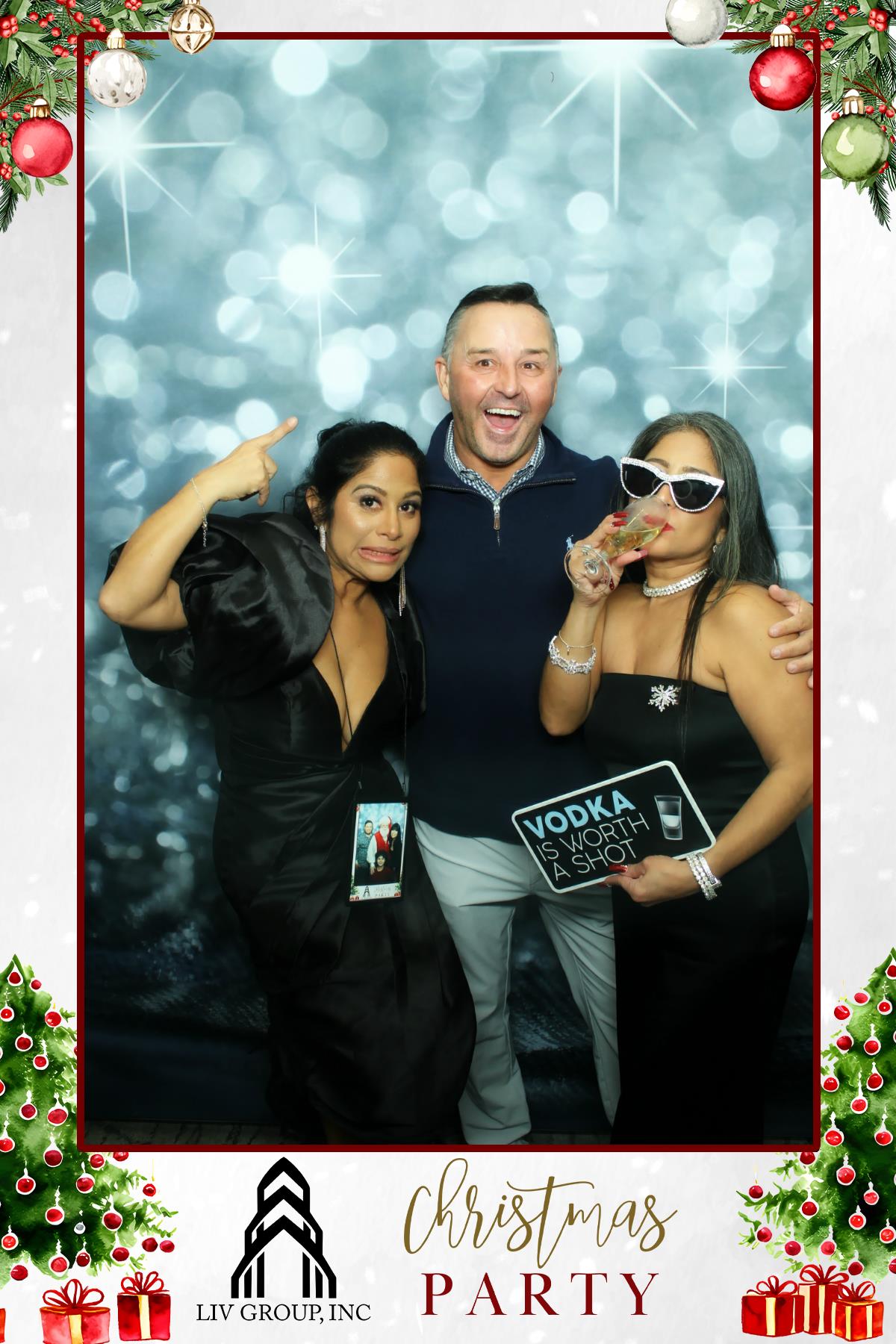 LIV GROUP CHRISTMAS PARTY | View more photos from the event at gallery.rckapturedmemories.com/u/RCKapturedMemories/LIV-GROUP-CHRISTMAS-PARTY
