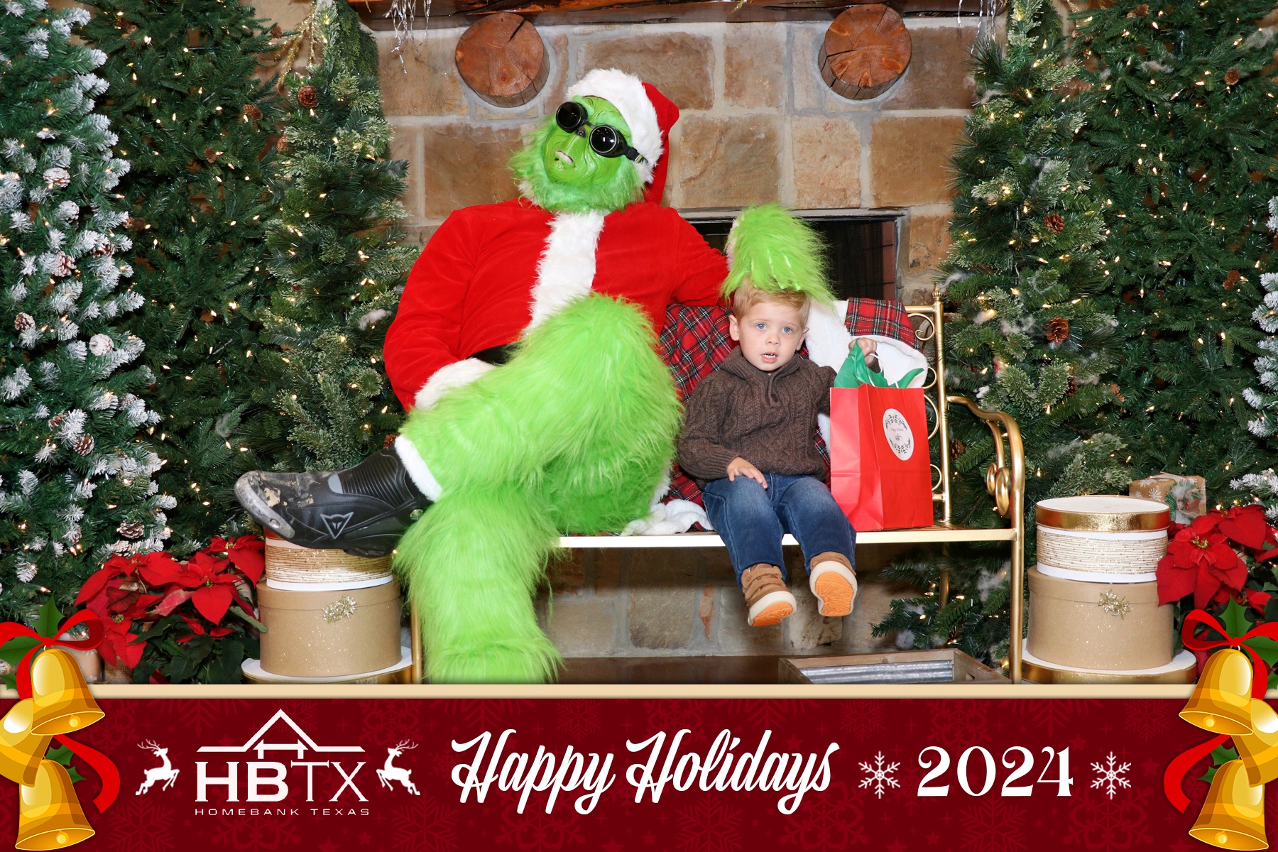 HomeBank Texas Photos with Santa | View more photos from the event at gallery.rckapturedmemories.com/u/RCKapturedMemories/HomeBank-Texas-Photos-with-Santa