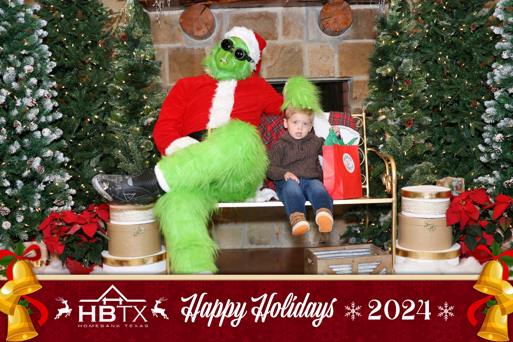 HomeBank Texas Photos with Santa | View more photos from the event at gallery.rckapturedmemories.com/u/RCKapturedMemories/HomeBank-Texas-Photos-with-Santa