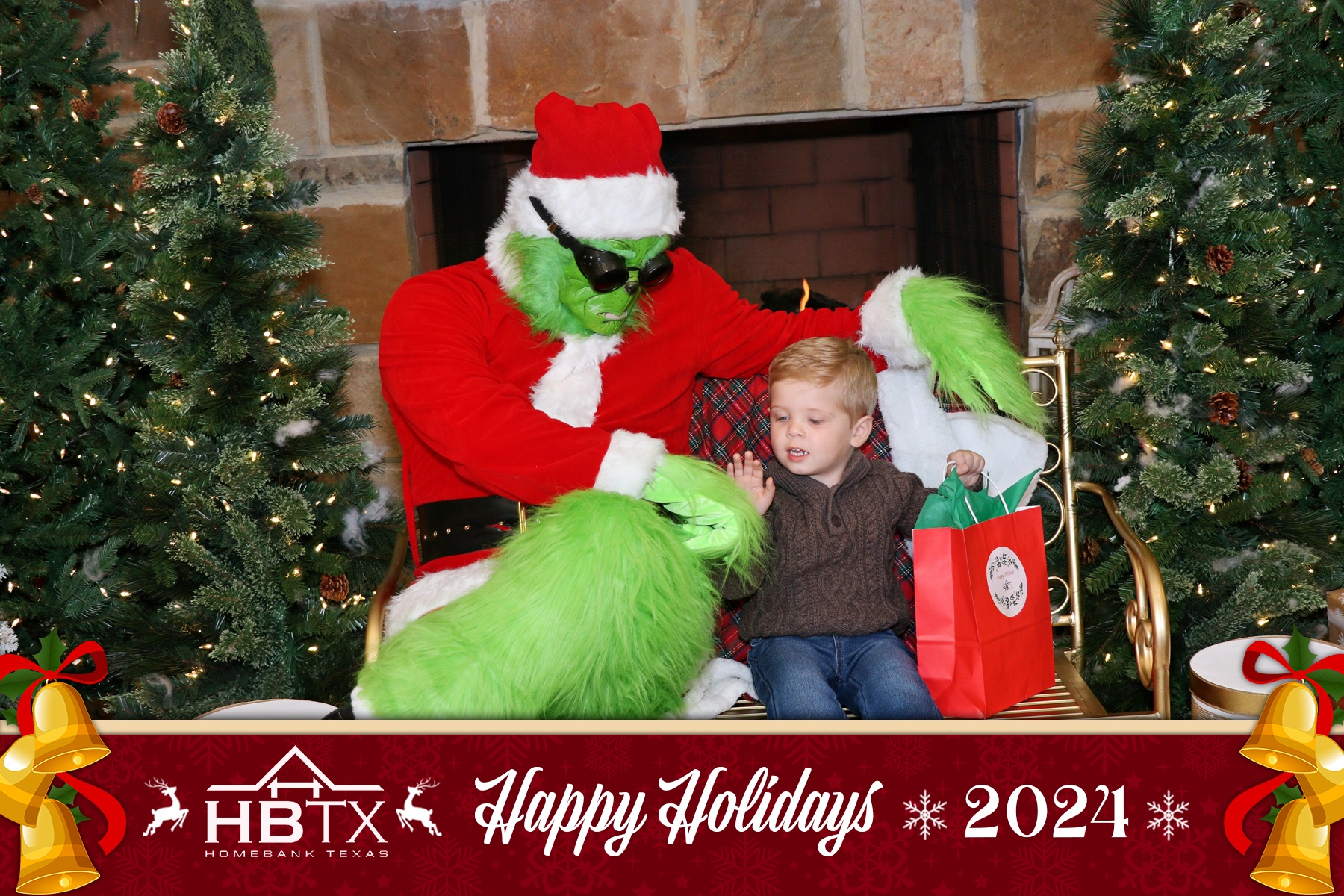 HomeBank Texas Photos with Santa | View more photos from the event at gallery.rckapturedmemories.com/u/RCKapturedMemories/HomeBank-Texas-Photos-with-Santa