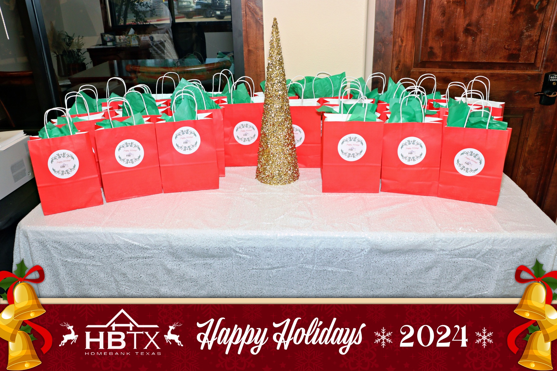 HomeBank Texas Photos with Santa | View more photos from the event at gallery.rckapturedmemories.com/u/RCKapturedMemories/HomeBank-Texas-Photos-with-Santa