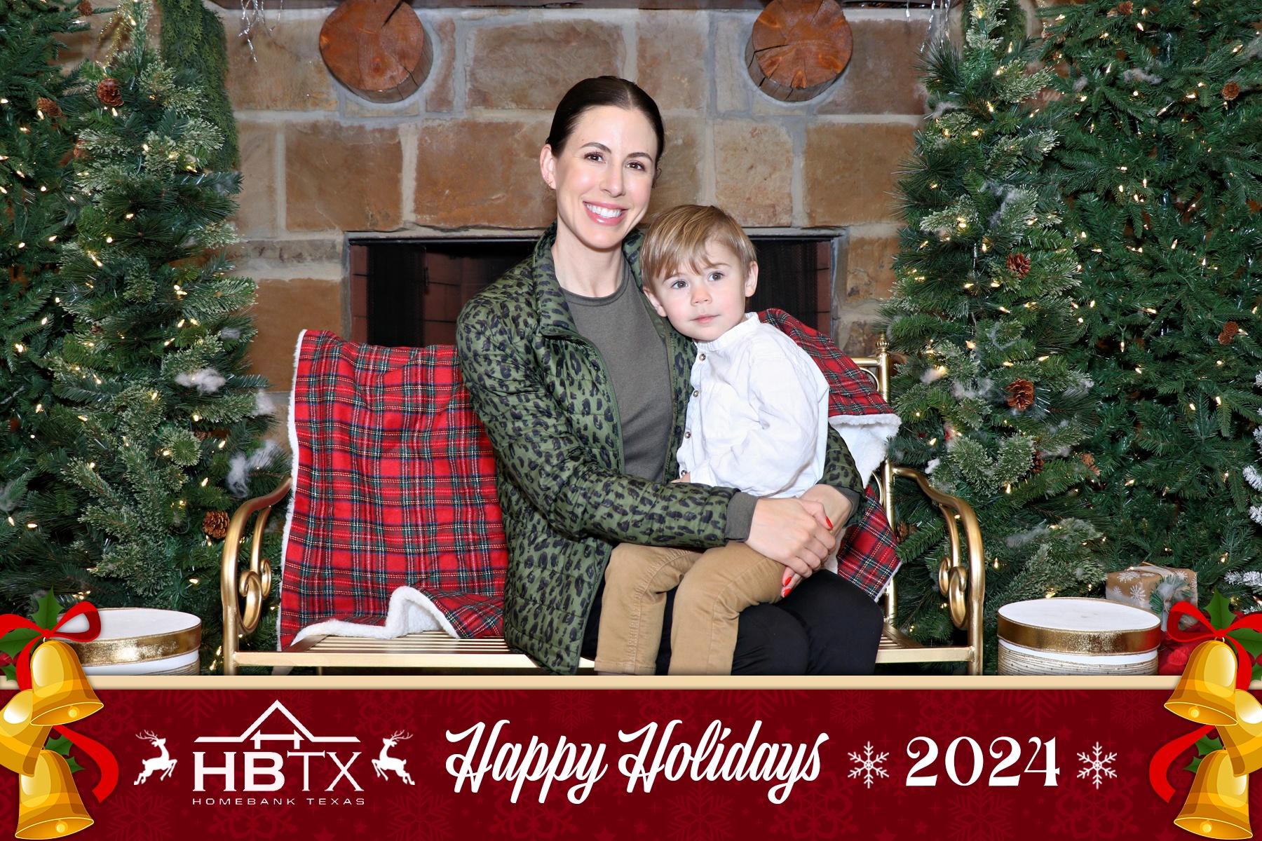HomeBank Texas Photos with Santa | View more photos from the event at gallery.rckapturedmemories.com/u/RCKapturedMemories/HomeBank-Texas-Photos-with-Santa