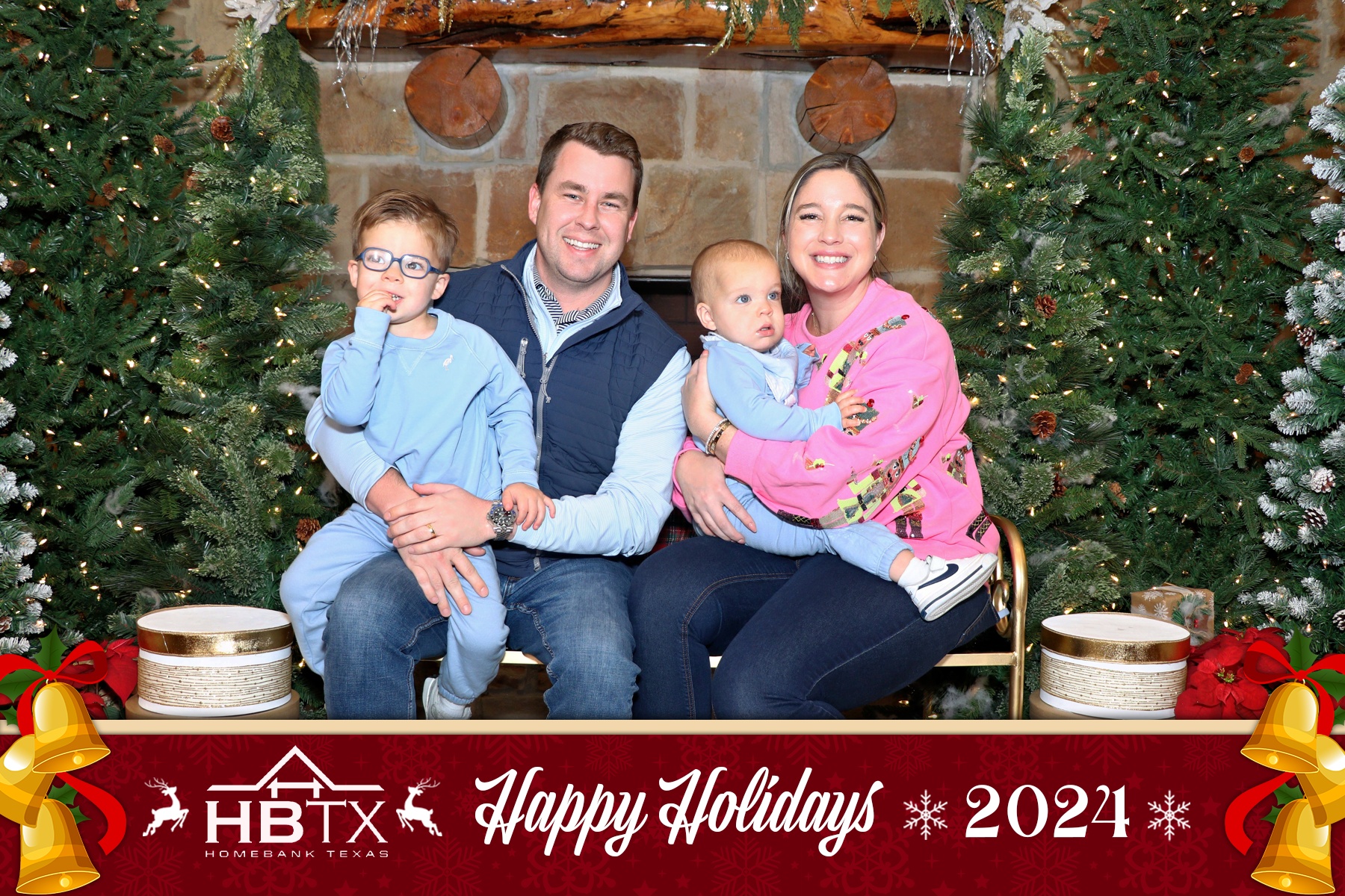 HomeBank Texas Photos with Santa | View more photos from the event at gallery.rckapturedmemories.com/u/RCKapturedMemories/HomeBank-Texas-Photos-with-Santa
