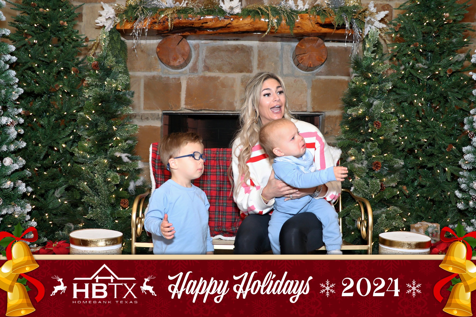 HomeBank Texas Photos with Santa | View more photos from the event at gallery.rckapturedmemories.com/u/RCKapturedMemories/HomeBank-Texas-Photos-with-Santa