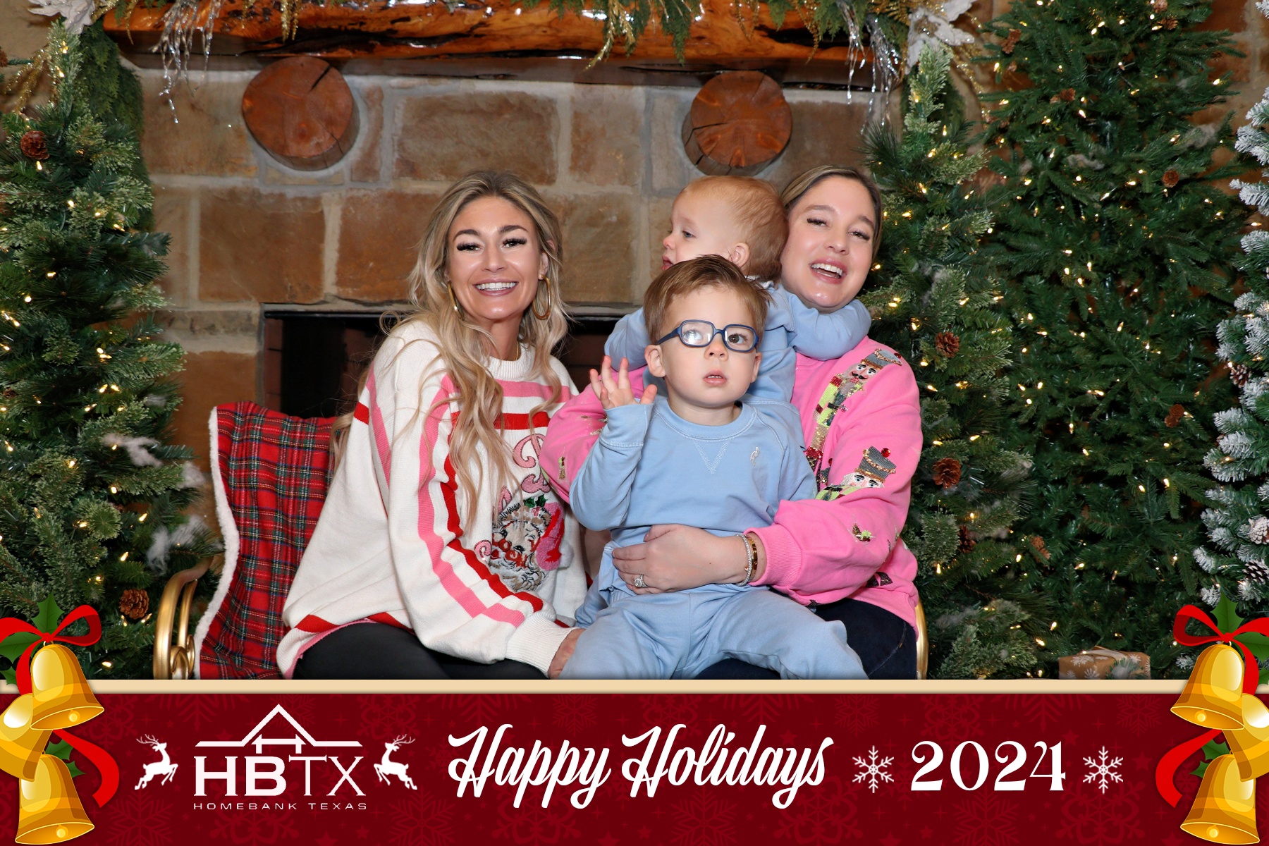 HomeBank Texas Photos with Santa | View more photos from the event at gallery.rckapturedmemories.com/u/RCKapturedMemories/HomeBank-Texas-Photos-with-Santa