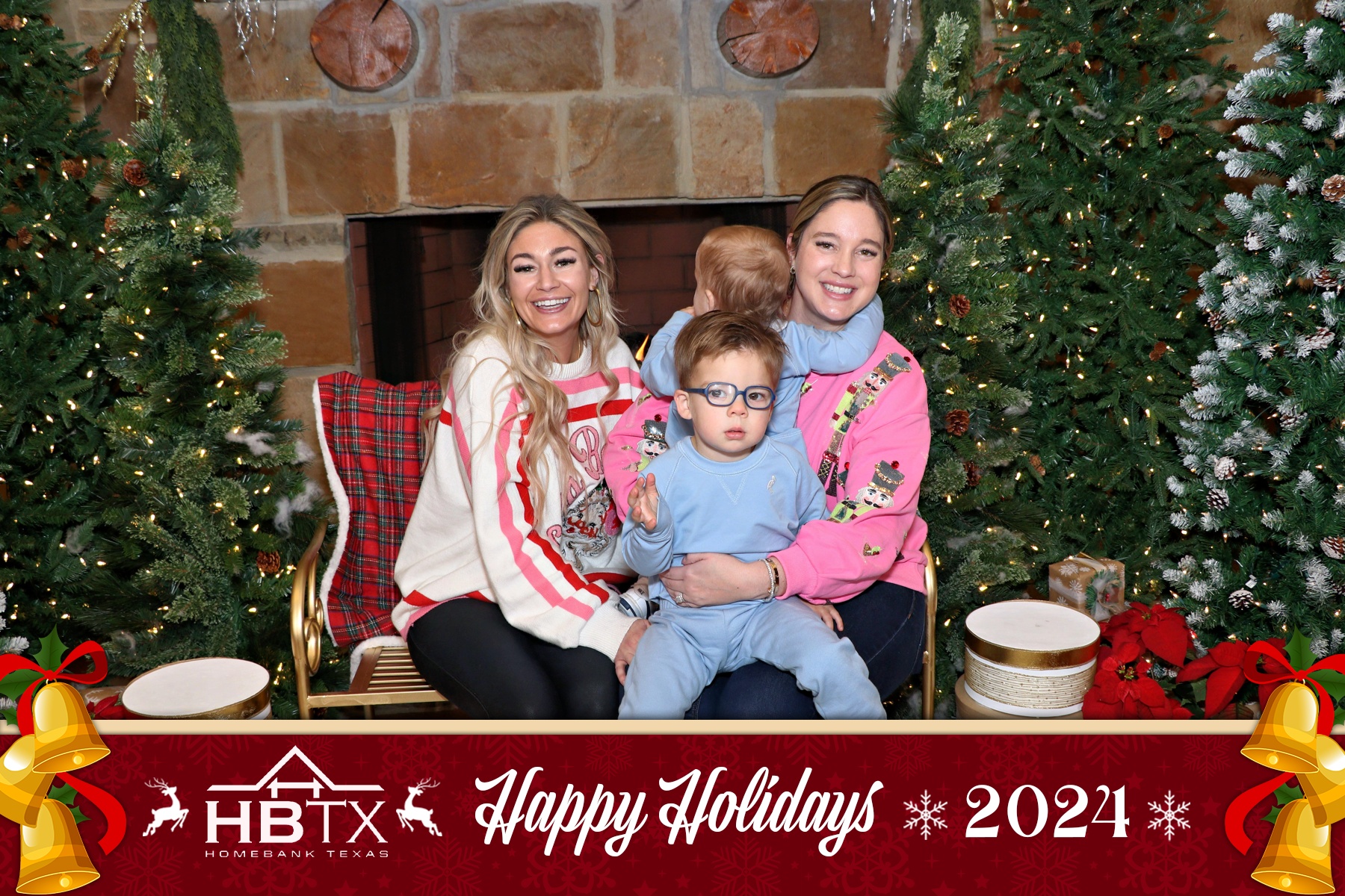 HomeBank Texas Photos with Santa | View more photos from the event at gallery.rckapturedmemories.com/u/RCKapturedMemories/HomeBank-Texas-Photos-with-Santa