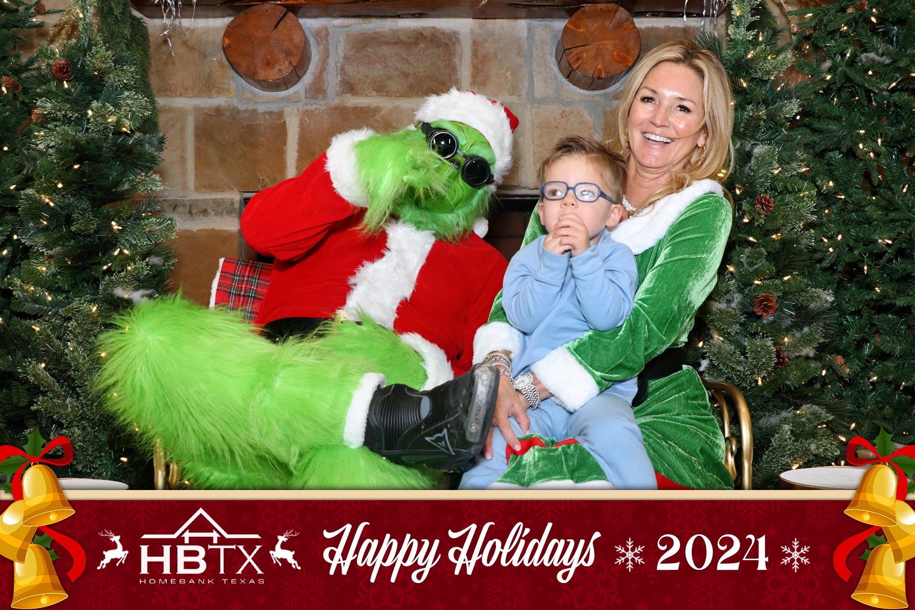 HomeBank Texas Photos with Santa | View more photos from the event at gallery.rckapturedmemories.com/u/RCKapturedMemories/HomeBank-Texas-Photos-with-Santa