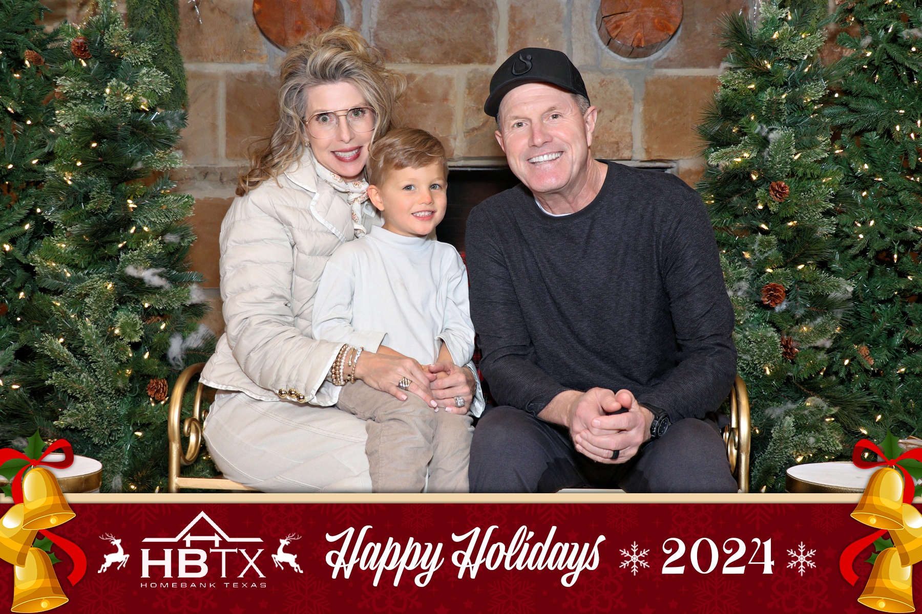 HomeBank Texas Photos with Santa | View more photos from the event at gallery.rckapturedmemories.com/u/RCKapturedMemories/HomeBank-Texas-Photos-with-Santa