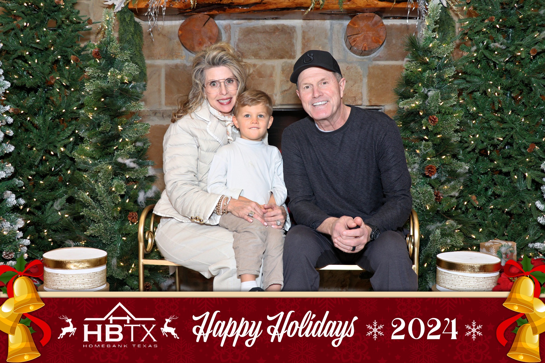 HomeBank Texas Photos with Santa | View more photos from the event at gallery.rckapturedmemories.com/u/RCKapturedMemories/HomeBank-Texas-Photos-with-Santa