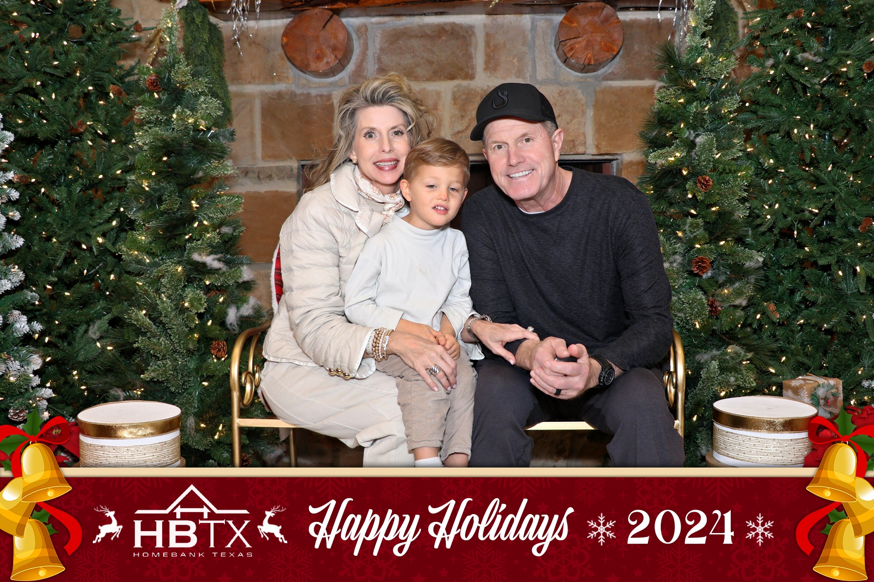 HomeBank Texas Photos with Santa | View more photos from the event at gallery.rckapturedmemories.com/u/RCKapturedMemories/HomeBank-Texas-Photos-with-Santa
