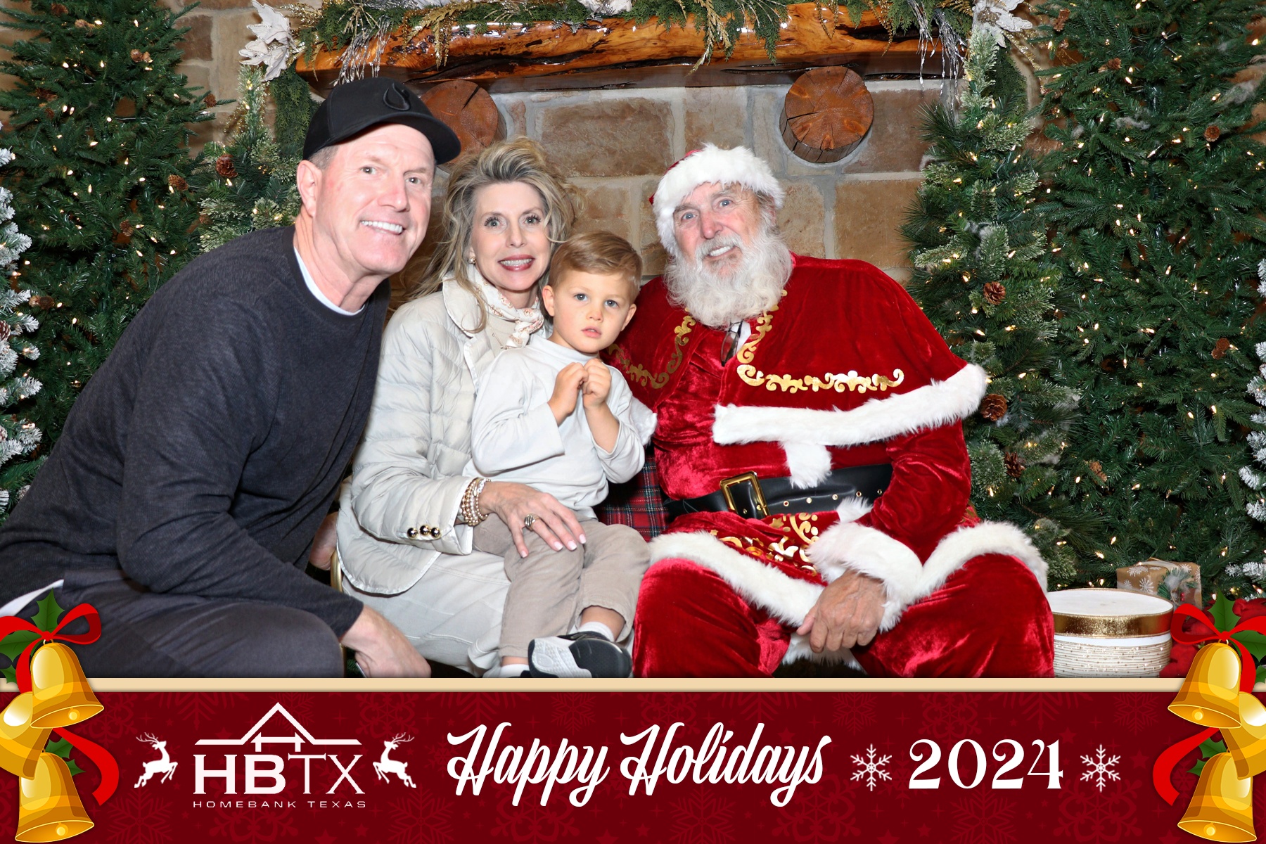 HomeBank Texas Photos with Santa | View more photos from the event at gallery.rckapturedmemories.com/u/RCKapturedMemories/HomeBank-Texas-Photos-with-Santa