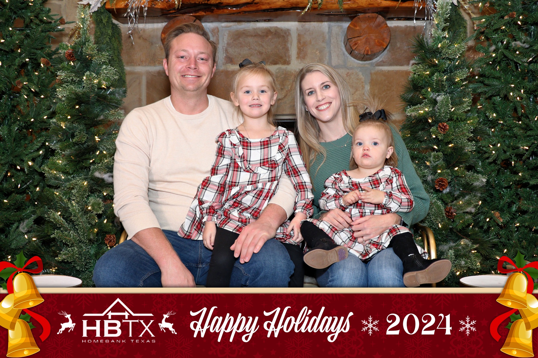 HomeBank Texas Photos with Santa | View more photos from the event at gallery.rckapturedmemories.com/u/RCKapturedMemories/HomeBank-Texas-Photos-with-Santa