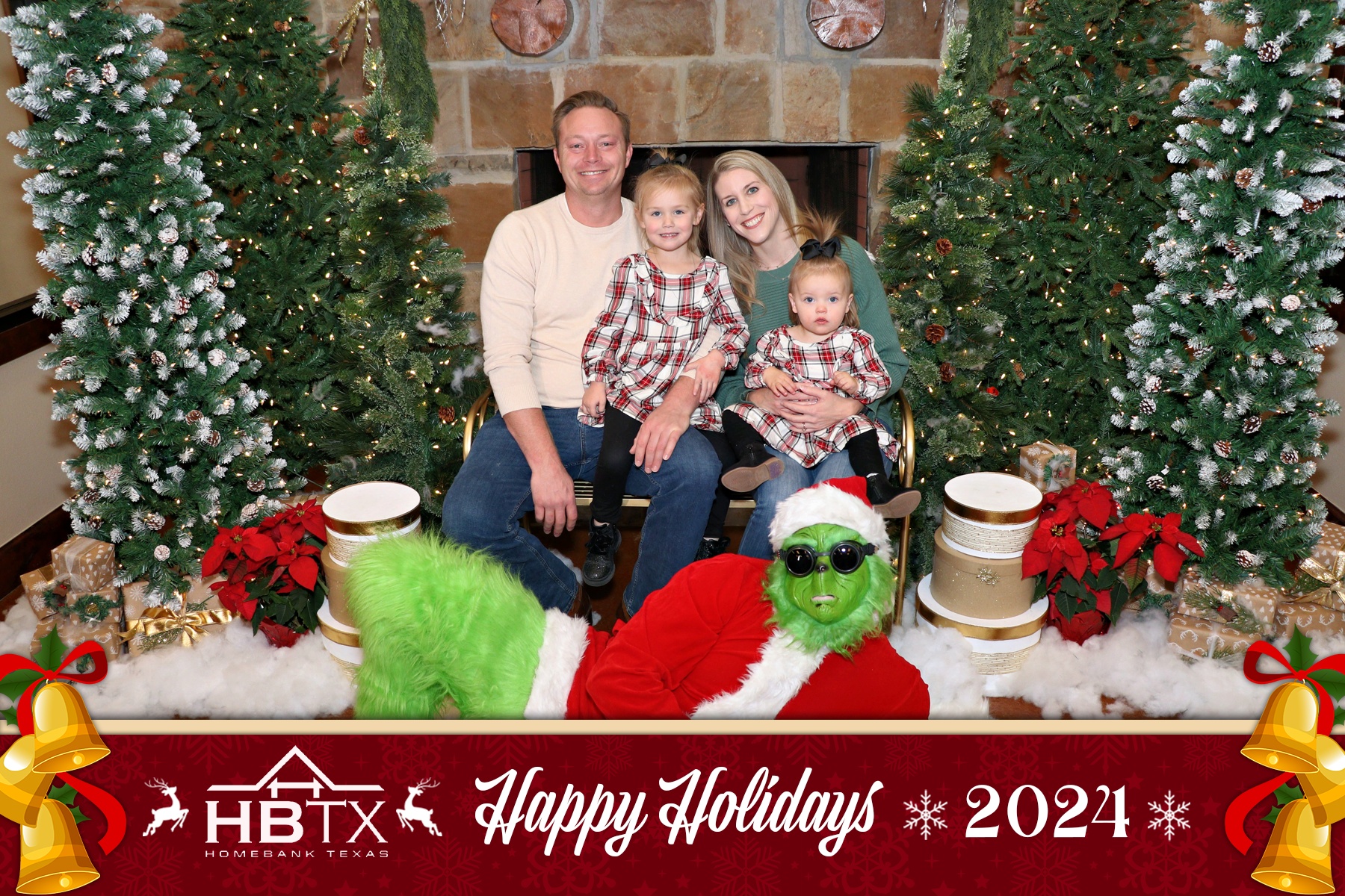 HomeBank Texas Photos with Santa | View more photos from the event at gallery.rckapturedmemories.com/u/RCKapturedMemories/HomeBank-Texas-Photos-with-Santa