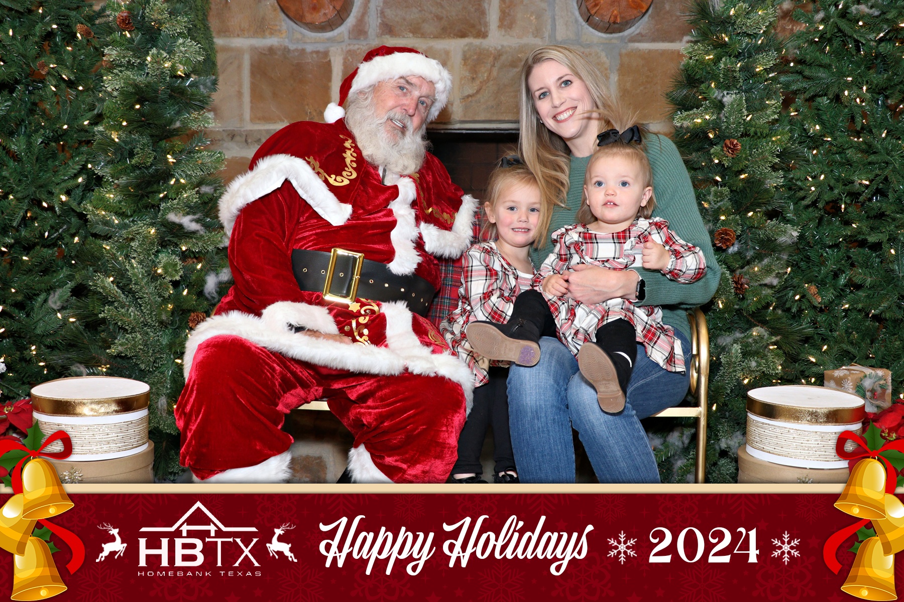 HomeBank Texas Photos with Santa | View more photos from the event at gallery.rckapturedmemories.com/u/RCKapturedMemories/HomeBank-Texas-Photos-with-Santa