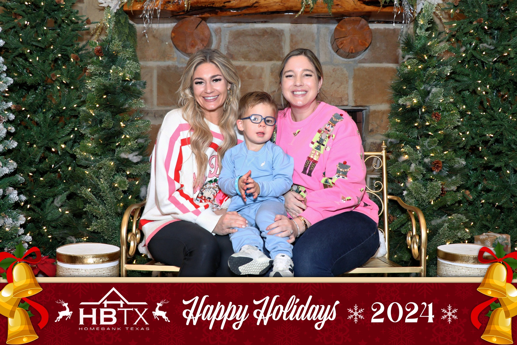 HomeBank Texas Photos with Santa | View more photos from the event at gallery.rckapturedmemories.com/u/RCKapturedMemories/HomeBank-Texas-Photos-with-Santa