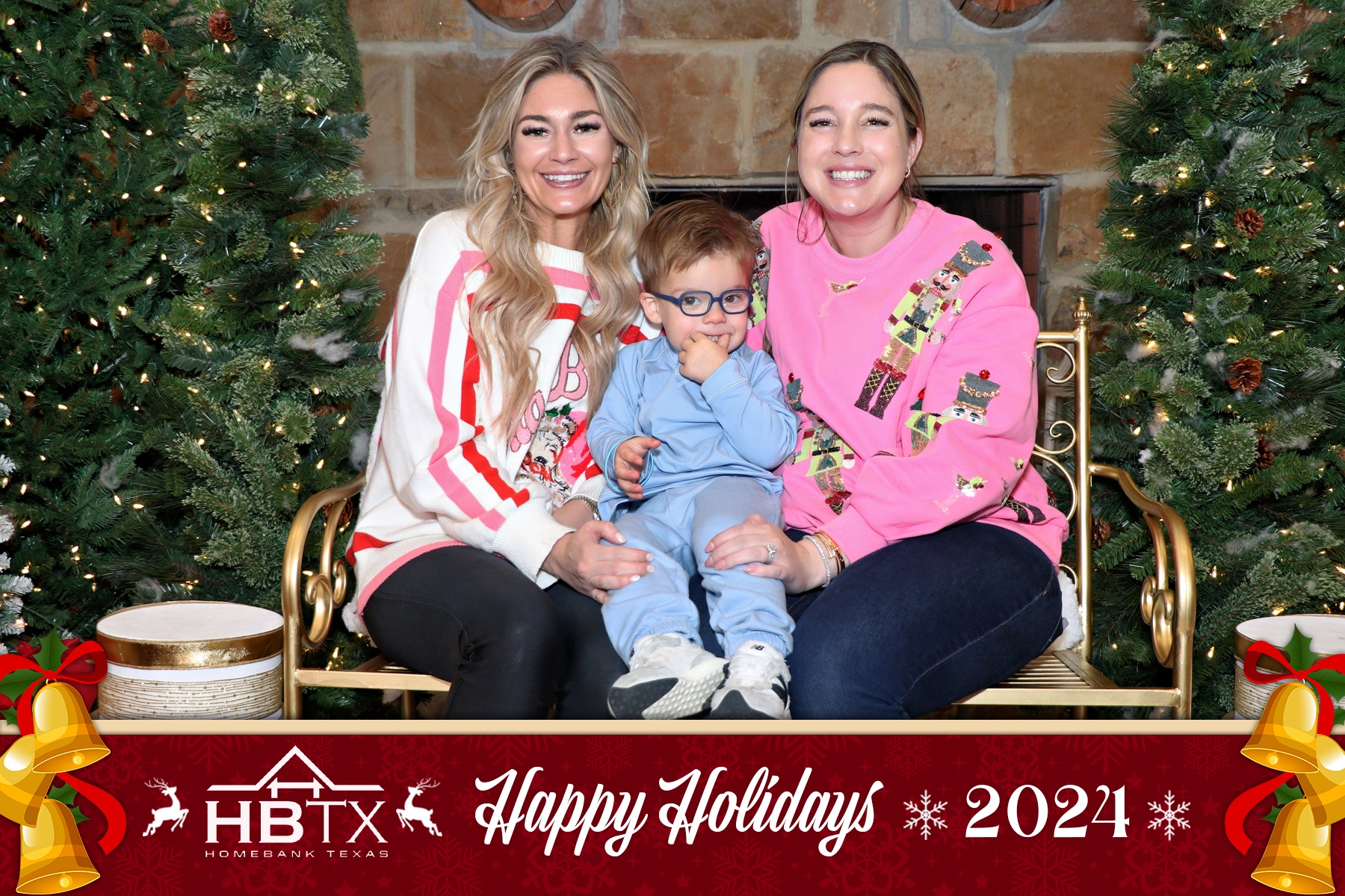 HomeBank Texas Photos with Santa | View more photos from the event at gallery.rckapturedmemories.com/u/RCKapturedMemories/HomeBank-Texas-Photos-with-Santa