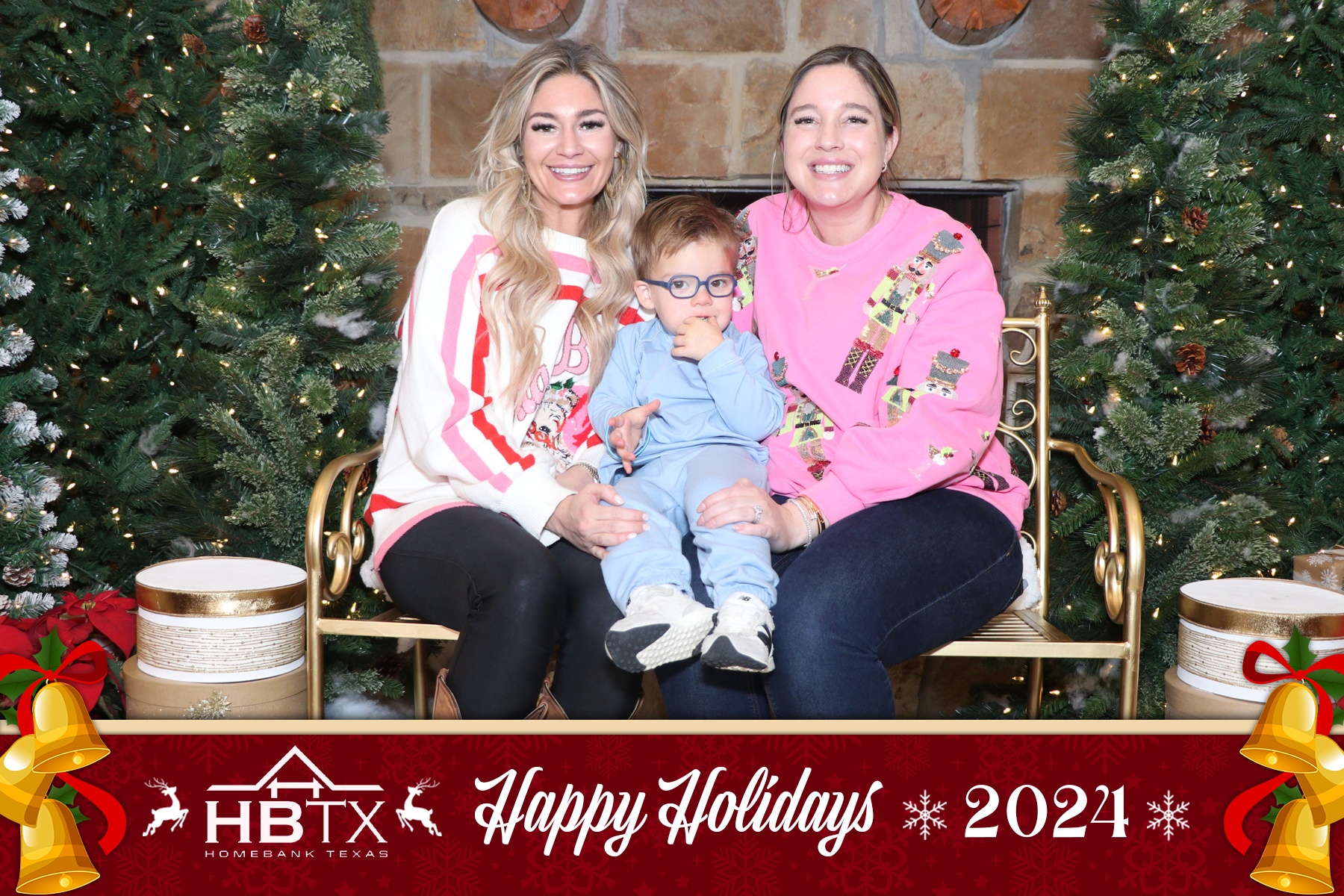 HomeBank Texas Photos with Santa | View more photos from the event at gallery.rckapturedmemories.com/u/RCKapturedMemories/HomeBank-Texas-Photos-with-Santa
