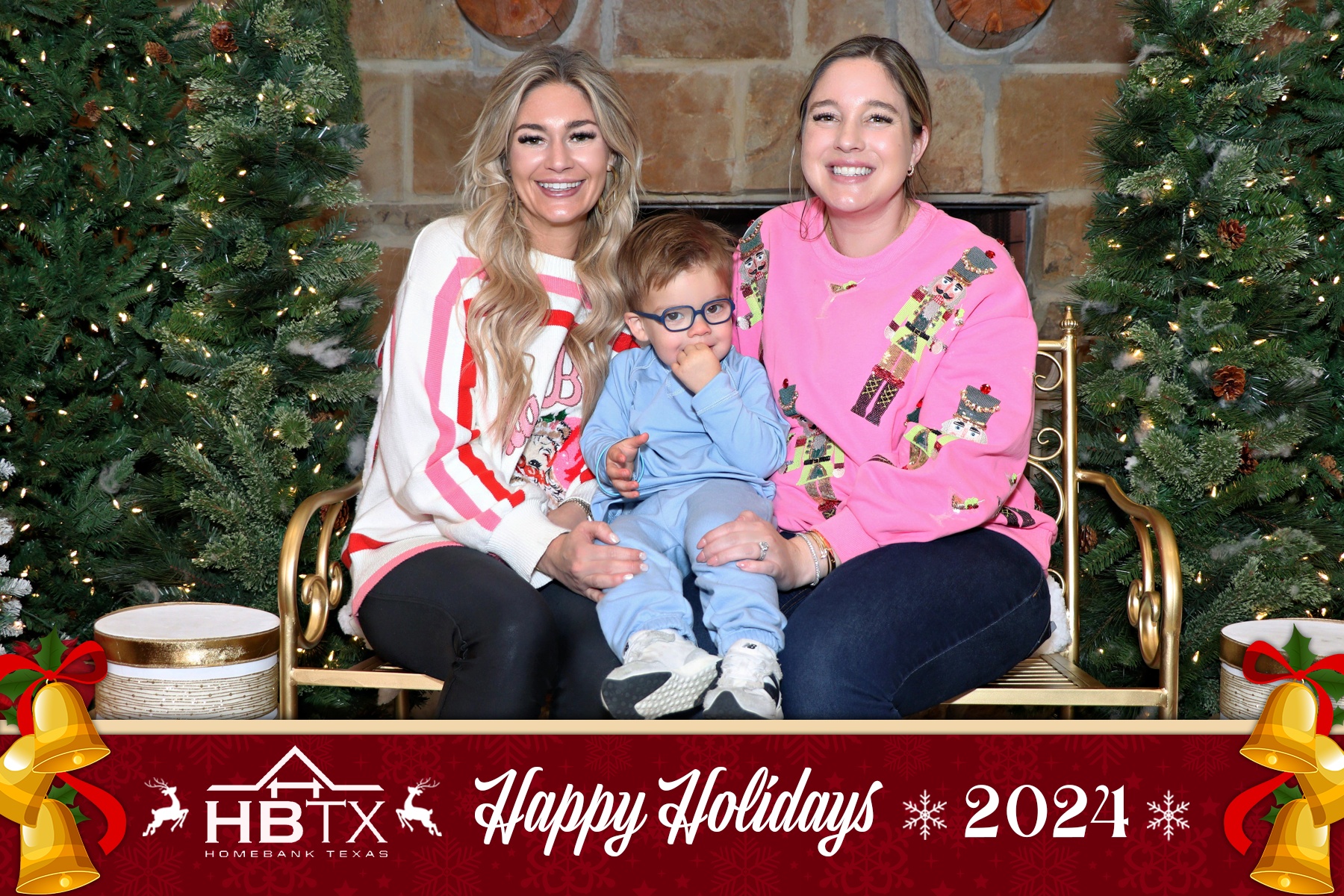 HomeBank Texas Photos with Santa | View more photos from the event at gallery.rckapturedmemories.com/u/RCKapturedMemories/HomeBank-Texas-Photos-with-Santa