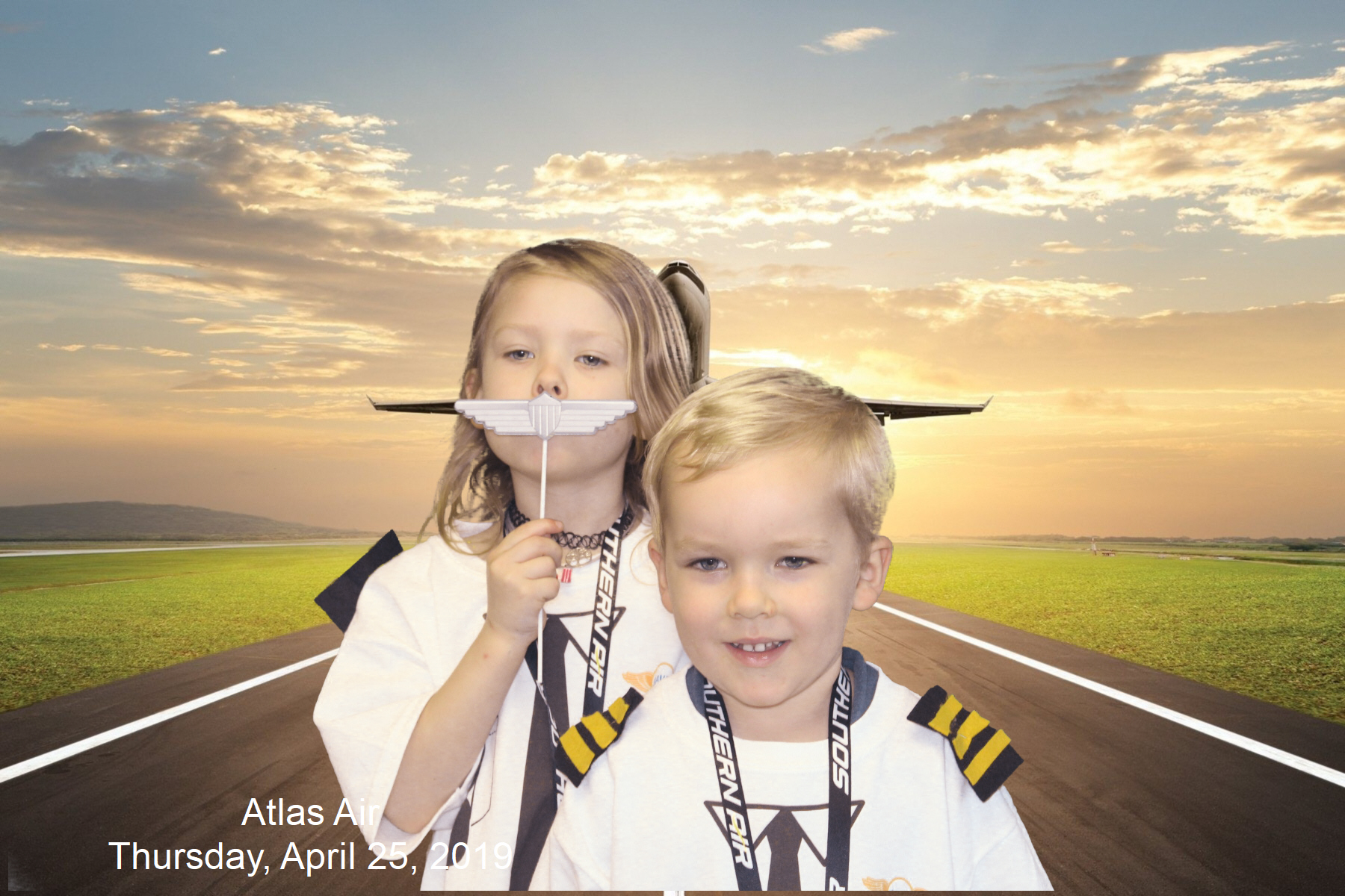 Atlas Air  | View more photos from the event at gallery.saycheesephotobooth.com/u/SayCheesePhotoBooth/Atlas-Air