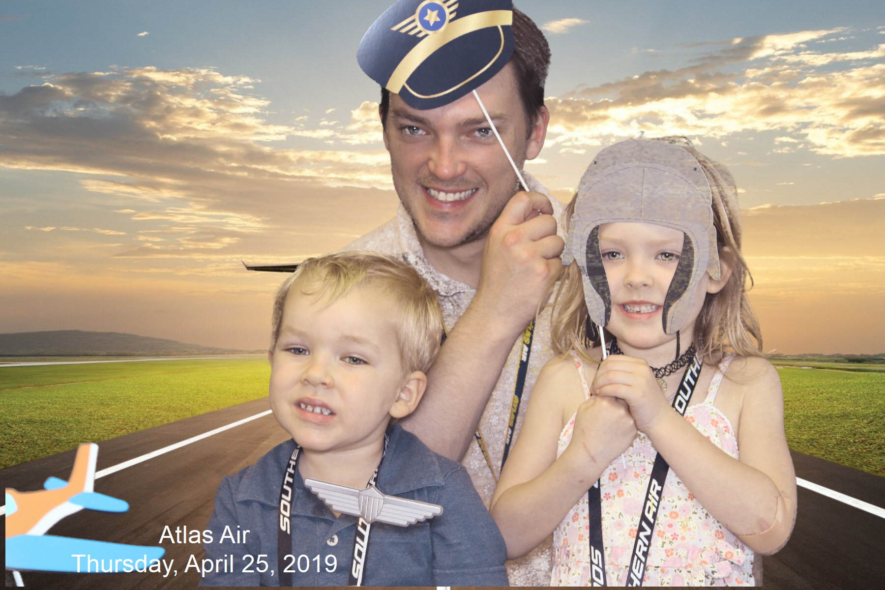Atlas Air  | View more photos from the event at gallery.saycheesephotobooth.com/u/SayCheesePhotoBooth/Atlas-Air