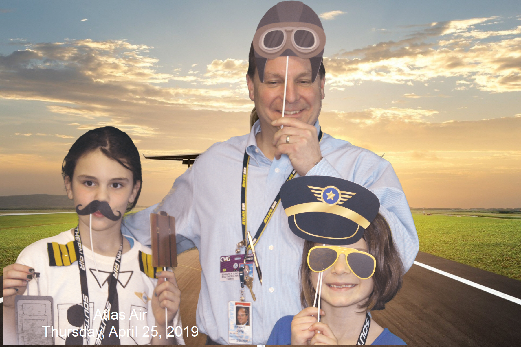 Atlas Air  | View more photos from the event at gallery.saycheesephotobooth.com/u/SayCheesePhotoBooth/Atlas-Air