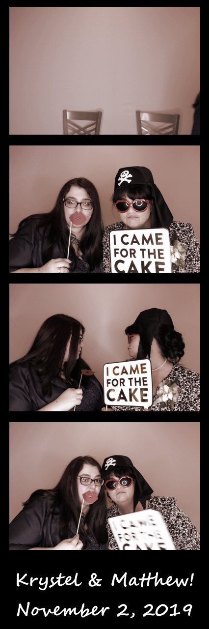 Burger wedding  | View more photos from the event at gallery.saycheesephotobooth.com/u/SayCheesePhotoBooth/Burger-wedding