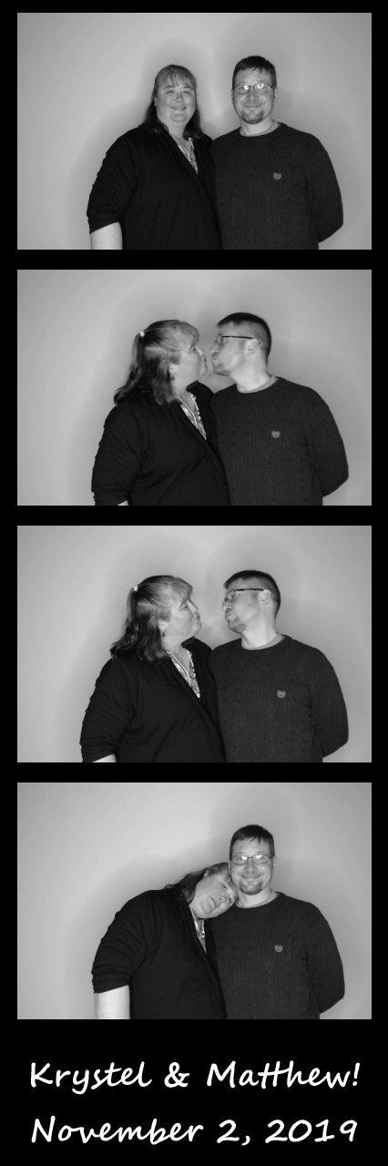 Burger wedding  | View more photos from the event at gallery.saycheesephotobooth.com/u/SayCheesePhotoBooth/Burger-wedding