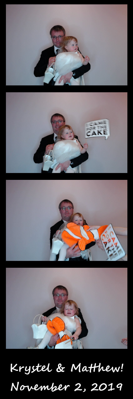Burger wedding  | View more photos from the event at gallery.saycheesephotobooth.com/u/SayCheesePhotoBooth/Burger-wedding