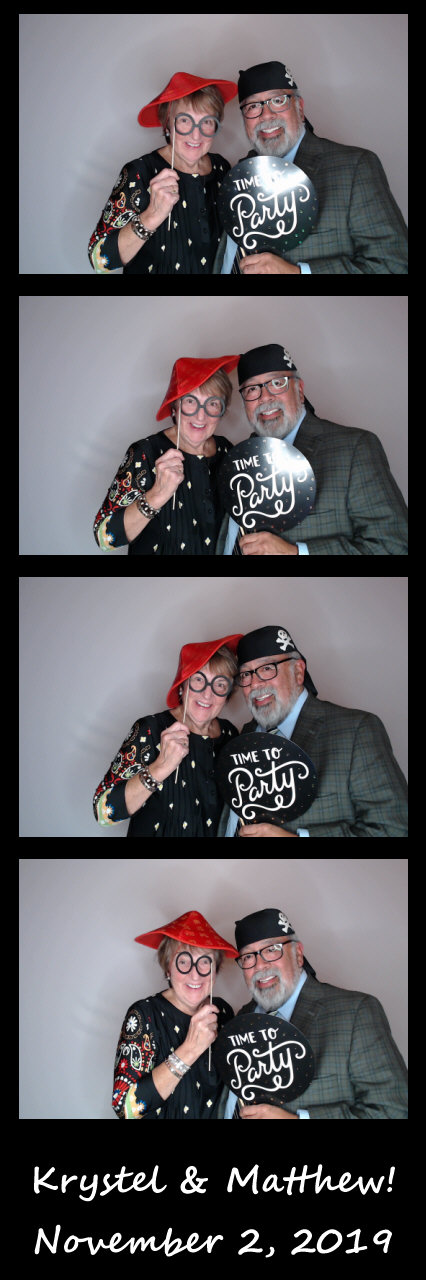 Burger wedding  | View more photos from the event at gallery.saycheesephotobooth.com/u/SayCheesePhotoBooth/Burger-wedding