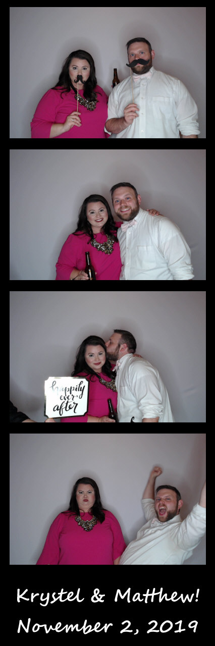 Burger wedding  | View more photos from the event at gallery.saycheesephotobooth.com/u/SayCheesePhotoBooth/Burger-wedding