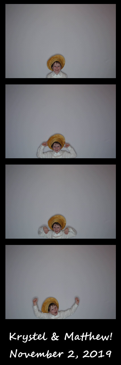 Burger wedding  | View more photos from the event at gallery.saycheesephotobooth.com/u/SayCheesePhotoBooth/Burger-wedding