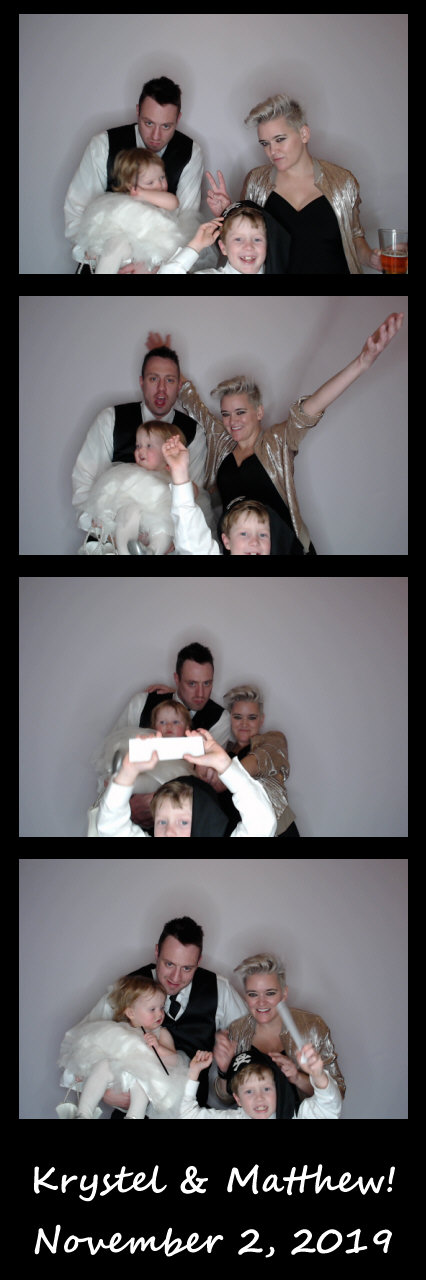 Burger wedding  | View more photos from the event at gallery.saycheesephotobooth.com/u/SayCheesePhotoBooth/Burger-wedding