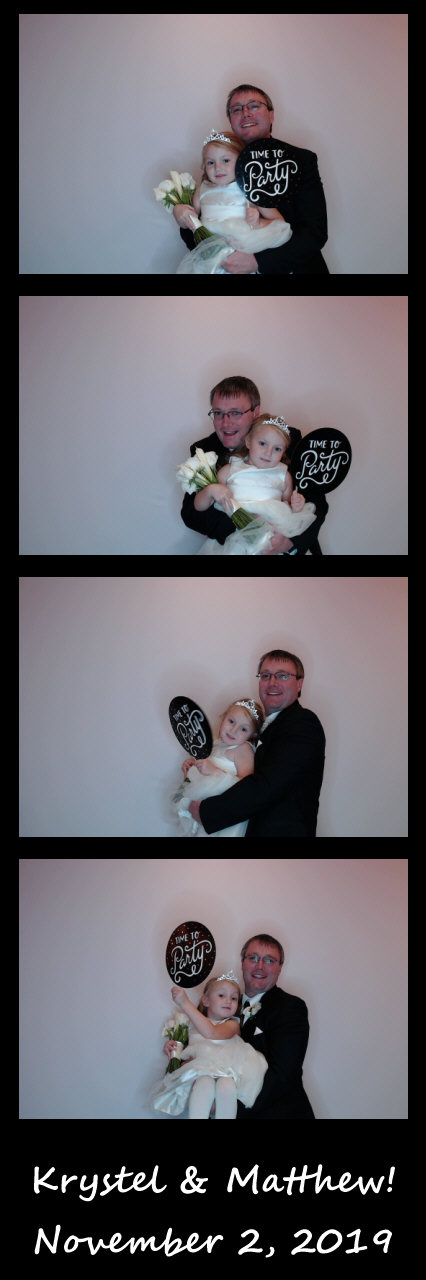 Burger wedding  | View more photos from the event at gallery.saycheesephotobooth.com/u/SayCheesePhotoBooth/Burger-wedding